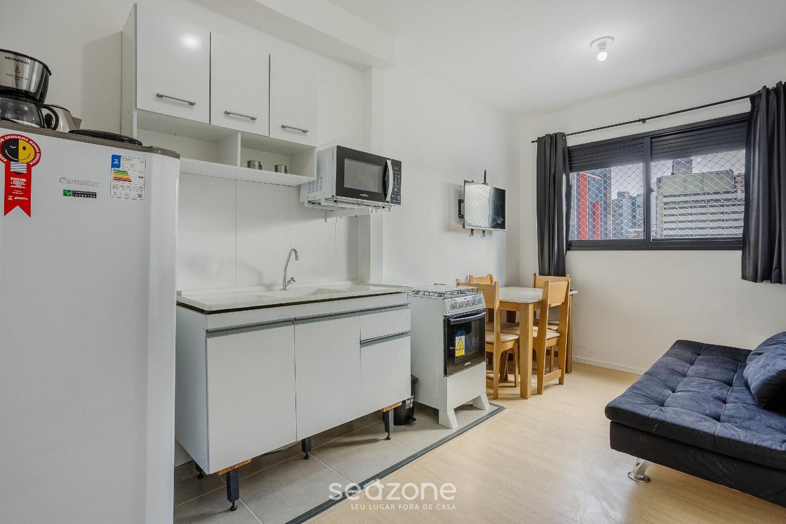 Complete stay with pool, near the metro and Praça da Sé – APS