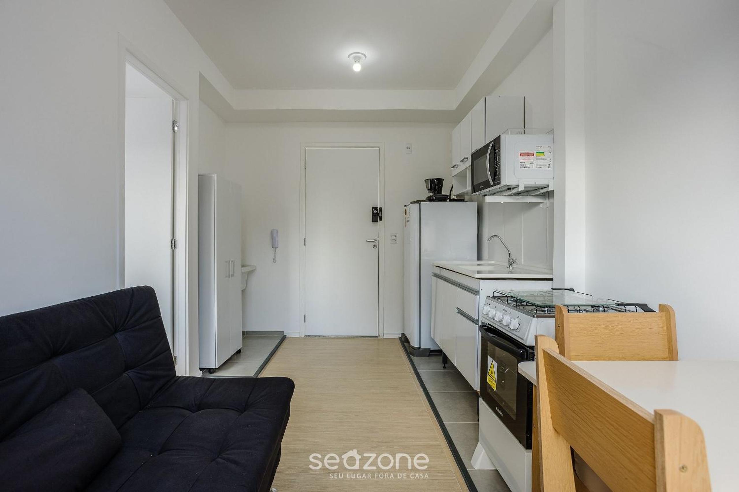 Complete stay with pool, near the metro and Praça da Sé – APS