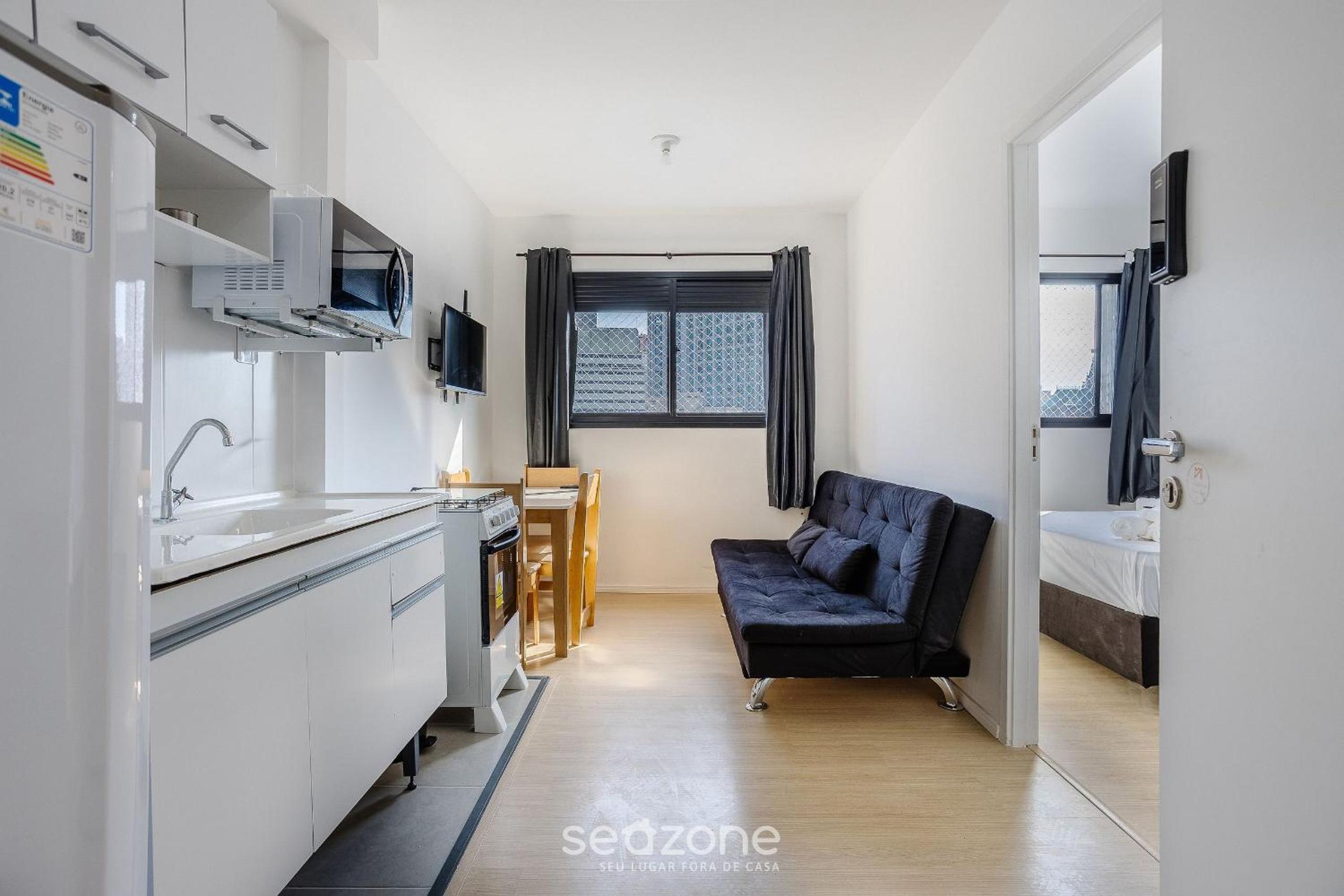 Complete stay with pool, near the metro and Praça da Sé – APS