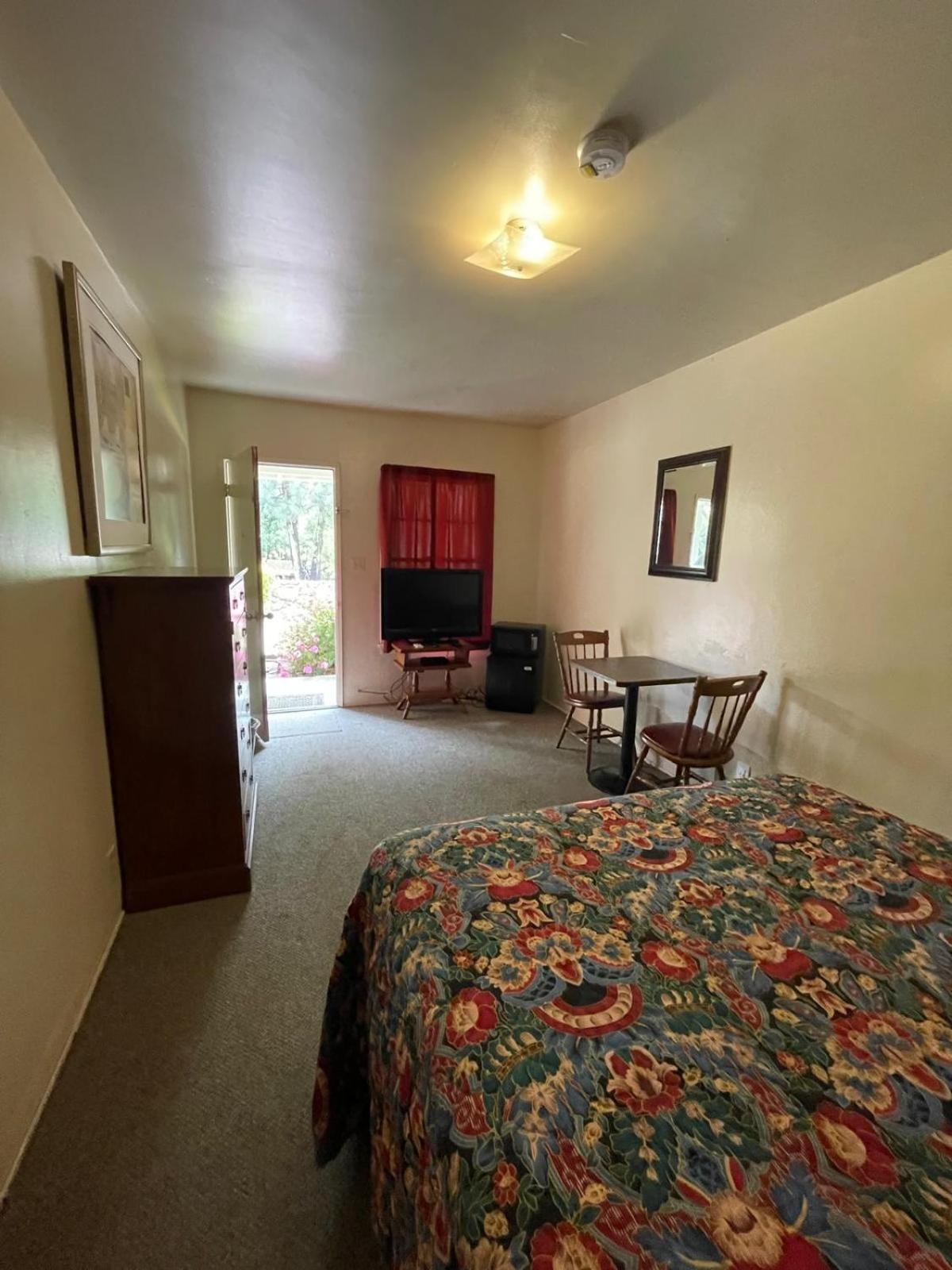 Sierra Pelona Motel