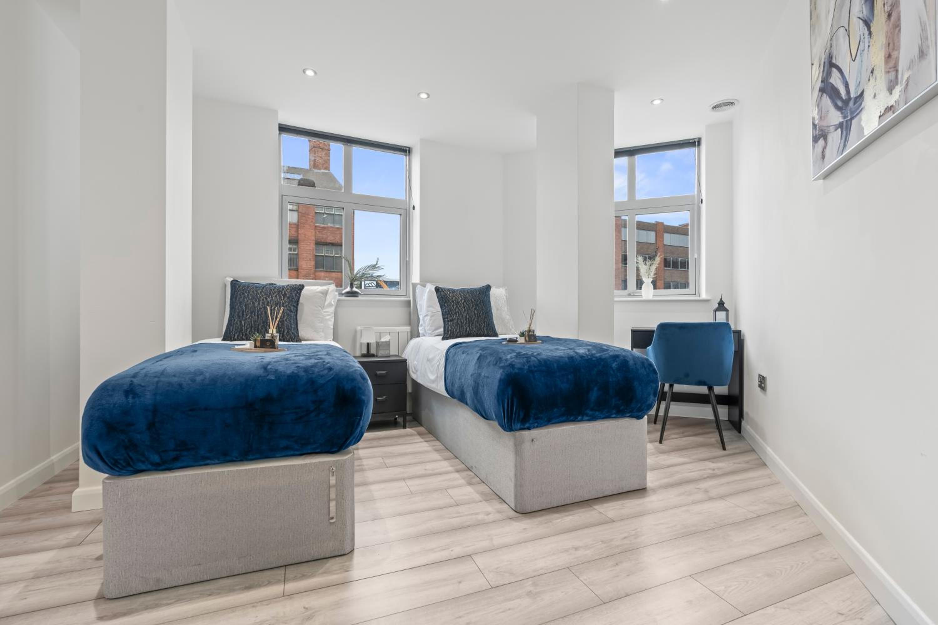 Azure Signature Suite, Leicester City Centre Apartment,Sofa Bed , Netflix, WiFi Parking