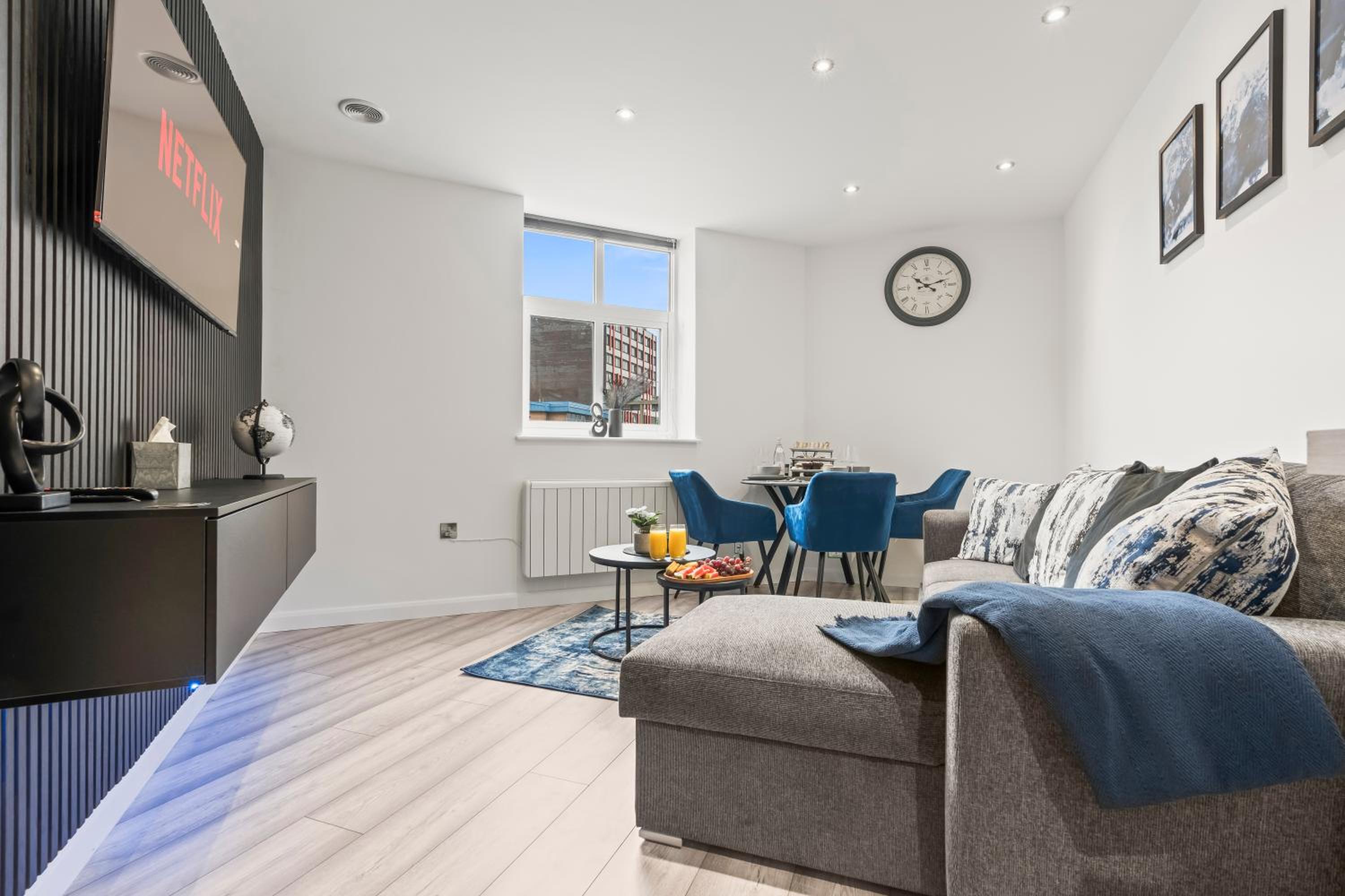 Azure Signature Suite, Leicester City Centre Apartment,Sofa Bed , Netflix, WiFi Parking
