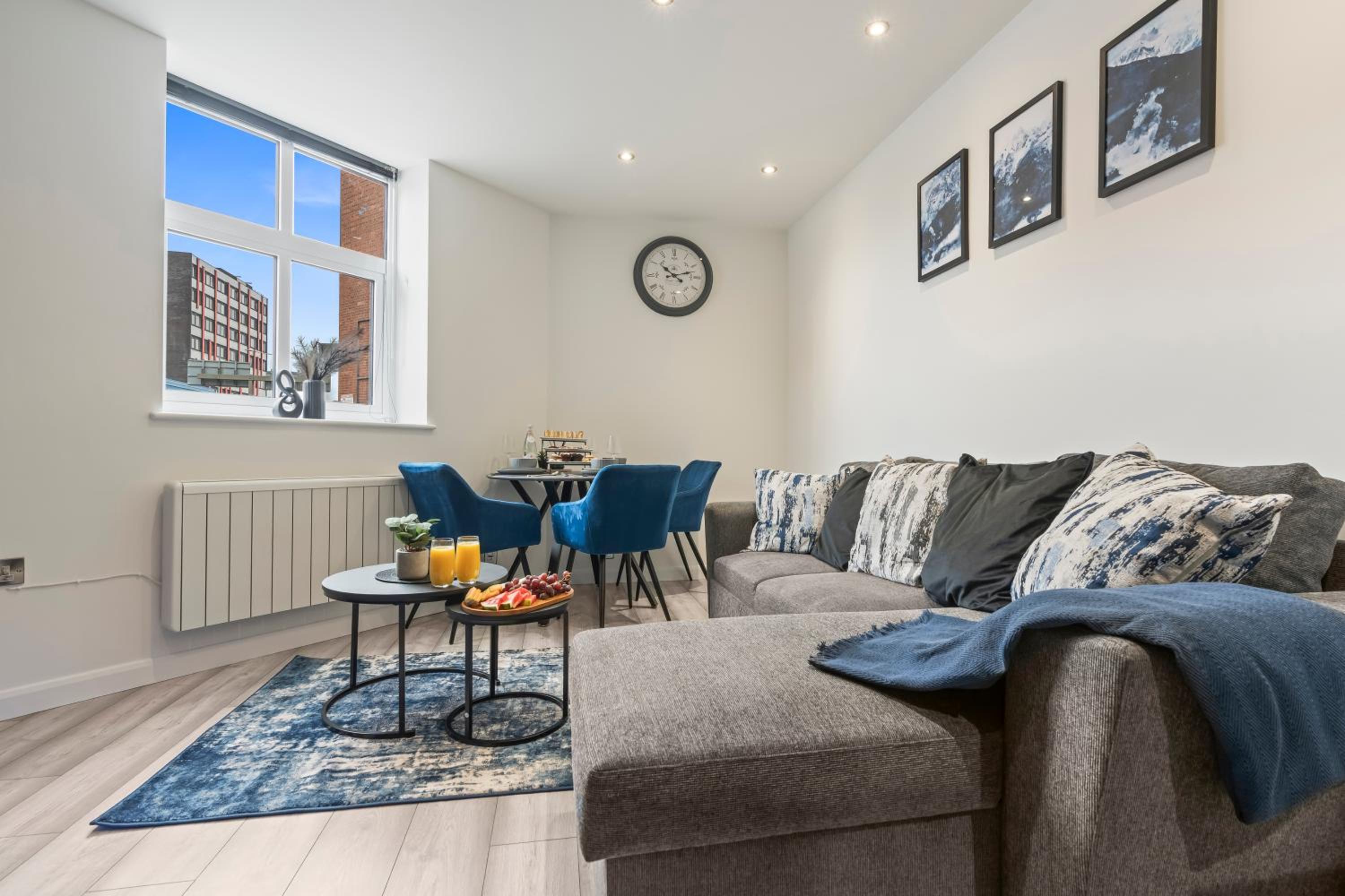 Azure Signature Suite, Leicester City Centre Apartment,Sofa Bed , Netflix, WiFi Parking