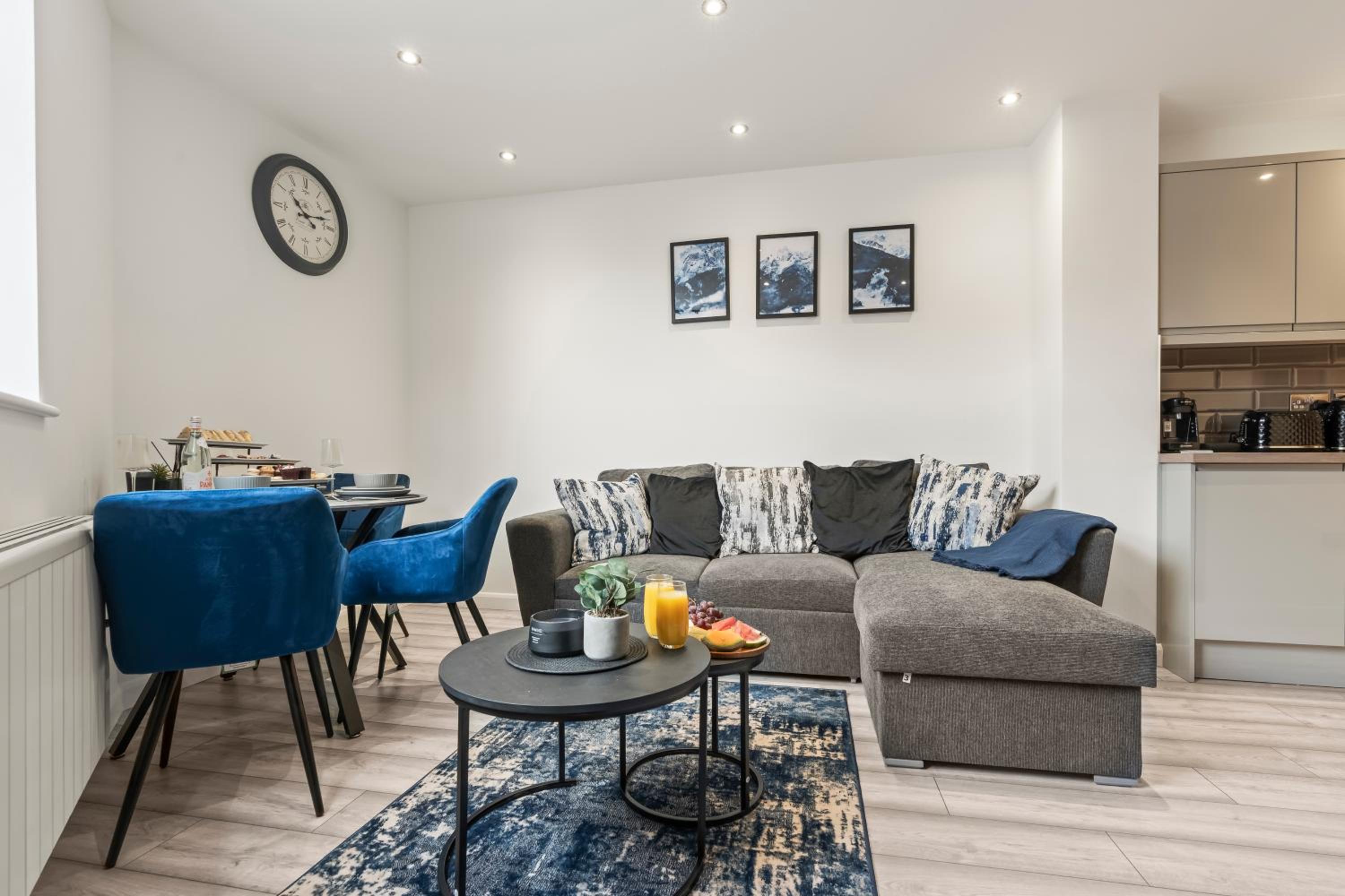 Azure Signature Suite, Leicester City Centre Apartment,Sofa Bed , Netflix, WiFi Parking