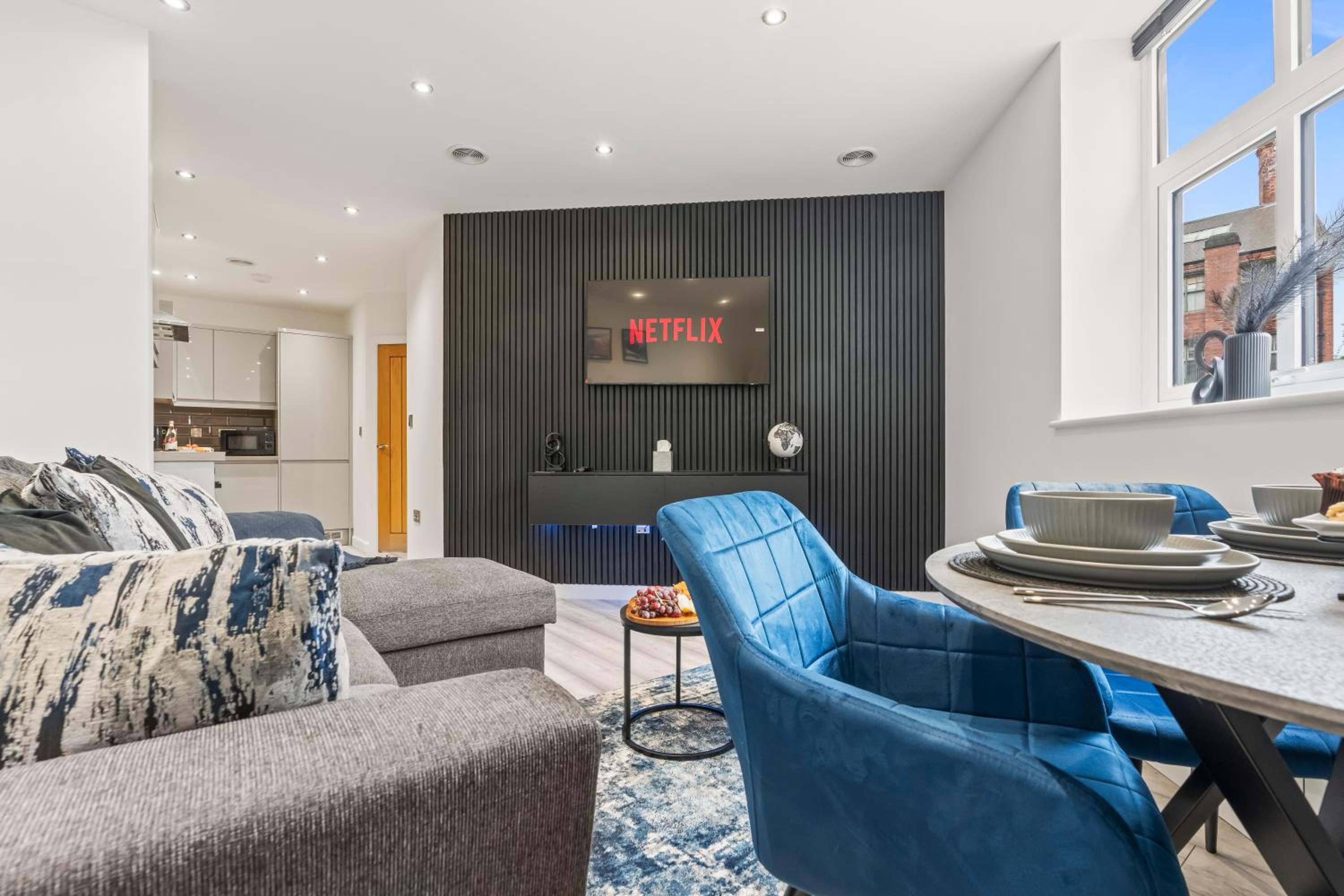 Azure Signature Suite, Leicester City Centre Apartment,Sofa Bed , Netflix, WiFi Parking