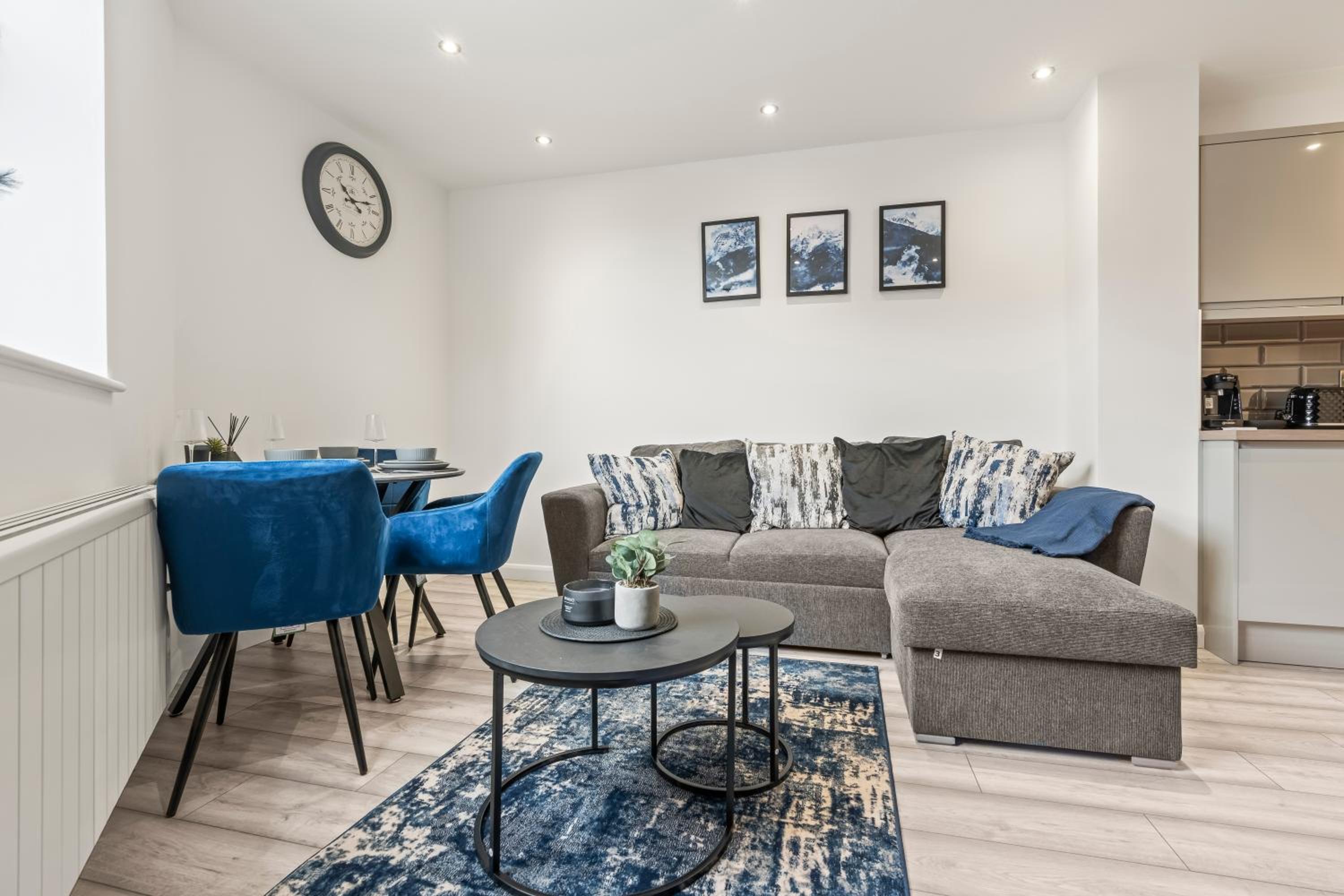 Azure Signature Suite, Leicester City Centre Apartment,Sofa Bed , Netflix, WiFi Parking