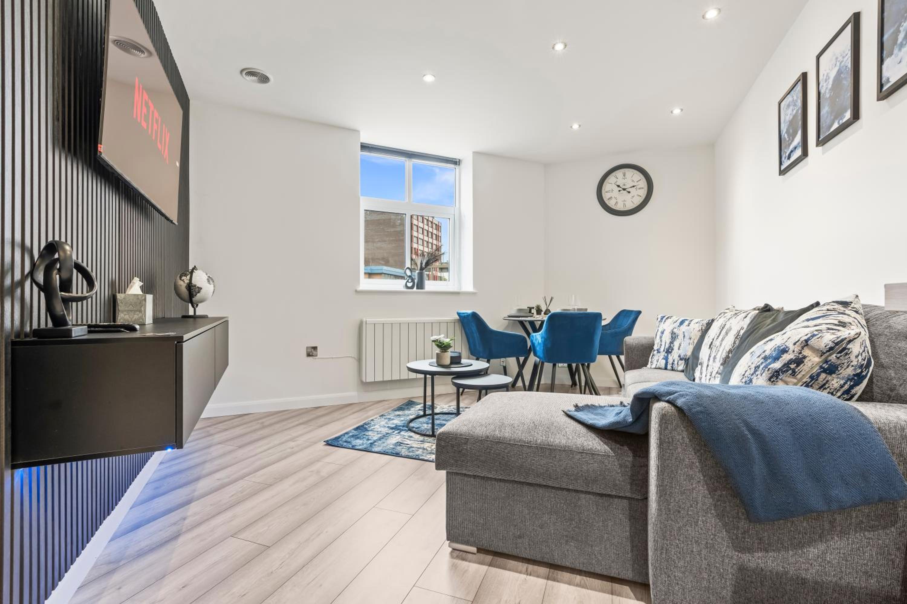 Azure Signature Suite, Leicester City Centre Apartment,Sofa Bed , Netflix, WiFi Parking