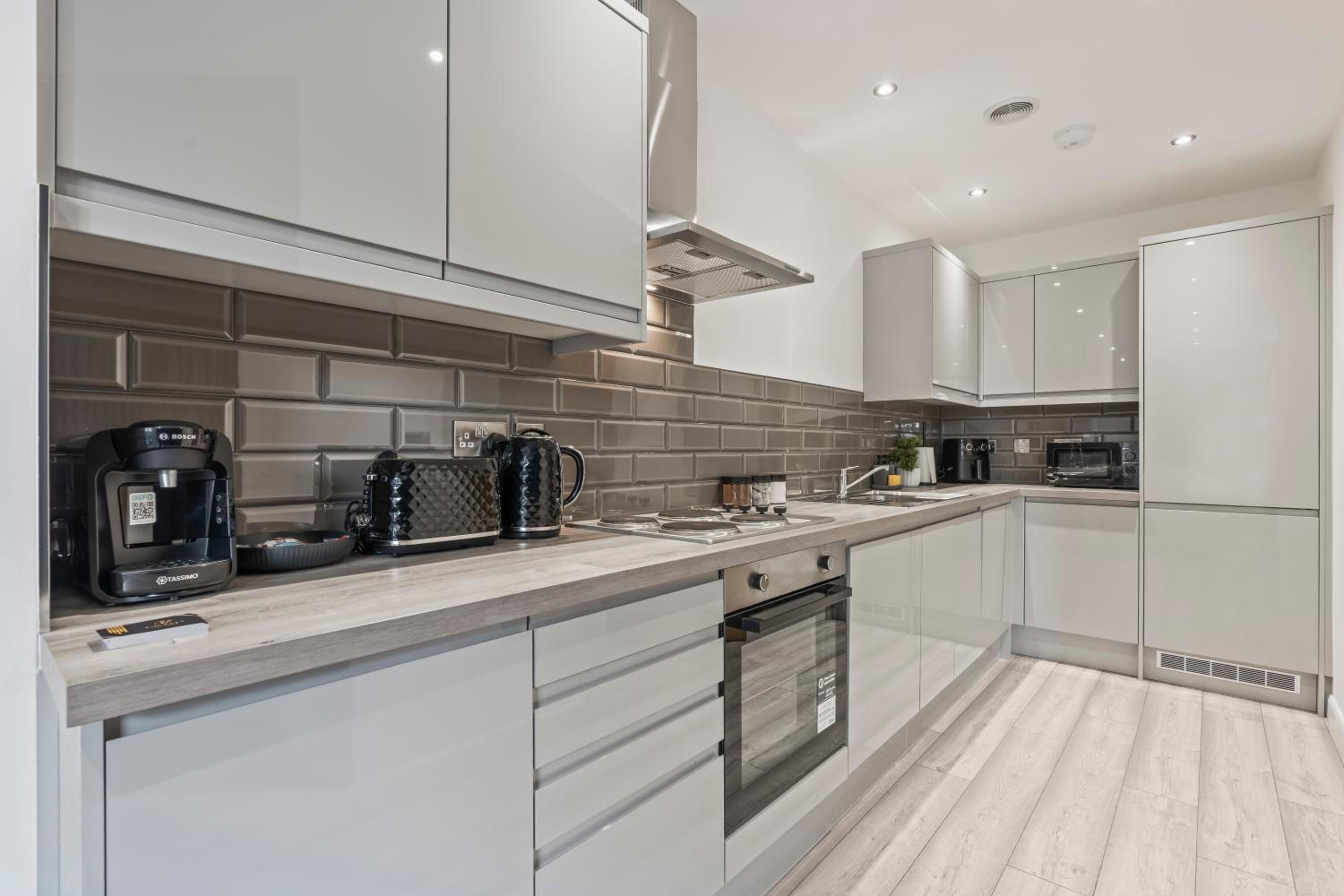 Azure Signature Suite, Leicester City Centre Apartment,Sofa Bed , Netflix, WiFi Parking
