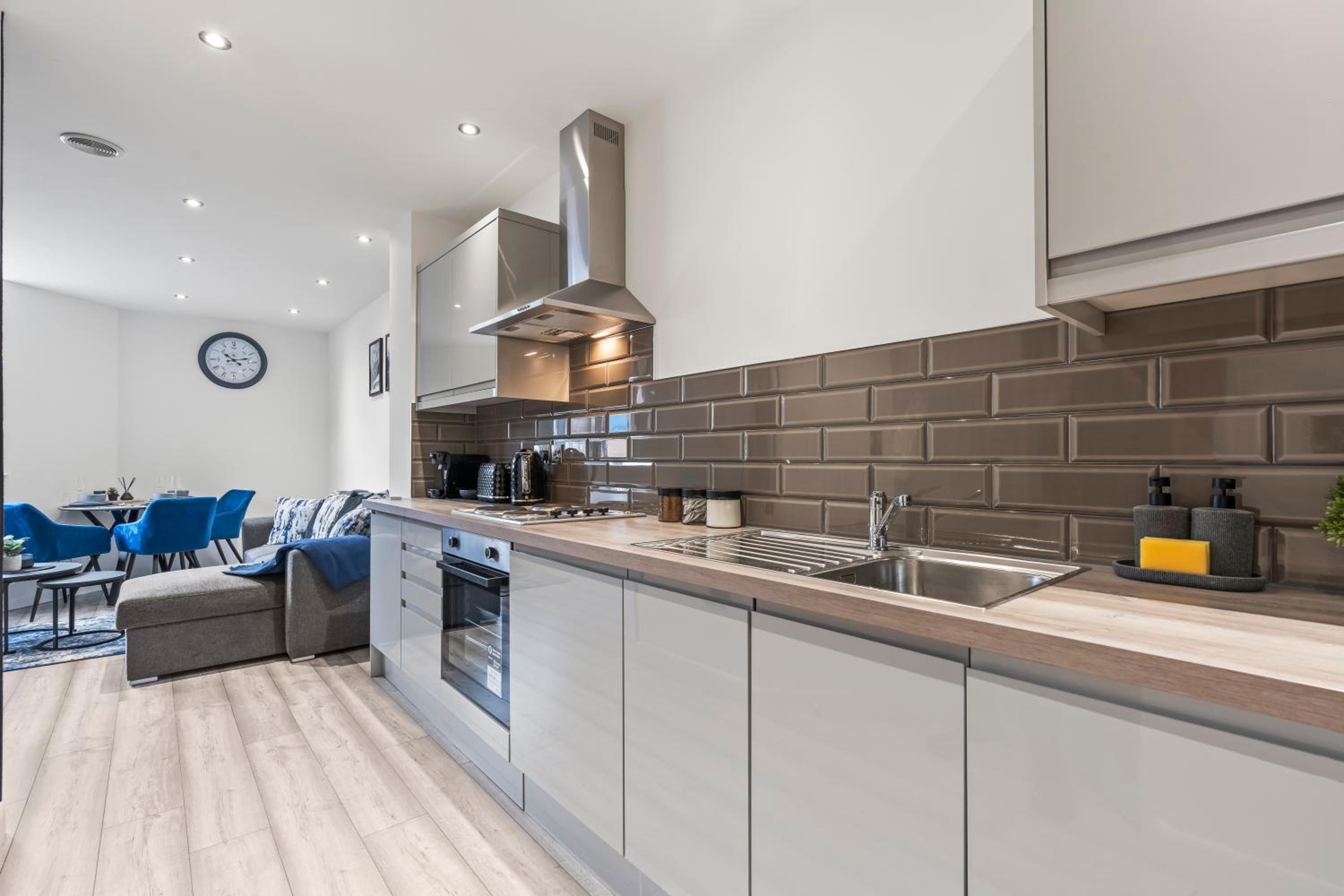 Azure Signature Suite, Leicester City Centre Apartment,Sofa Bed , Netflix, WiFi Parking