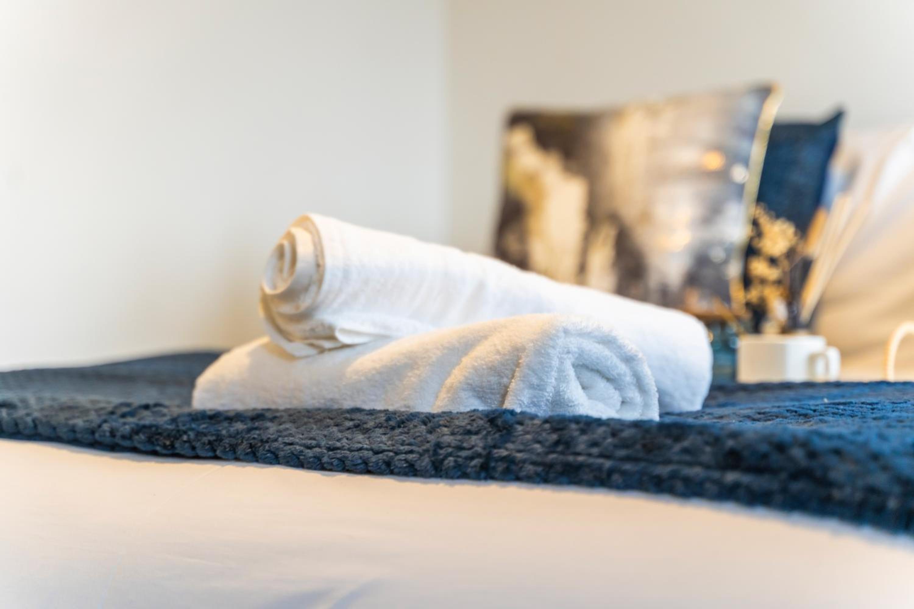 Azure Signature Suite, Leicester City Centre Apartment,Sofa Bed , Netflix, WiFi Parking