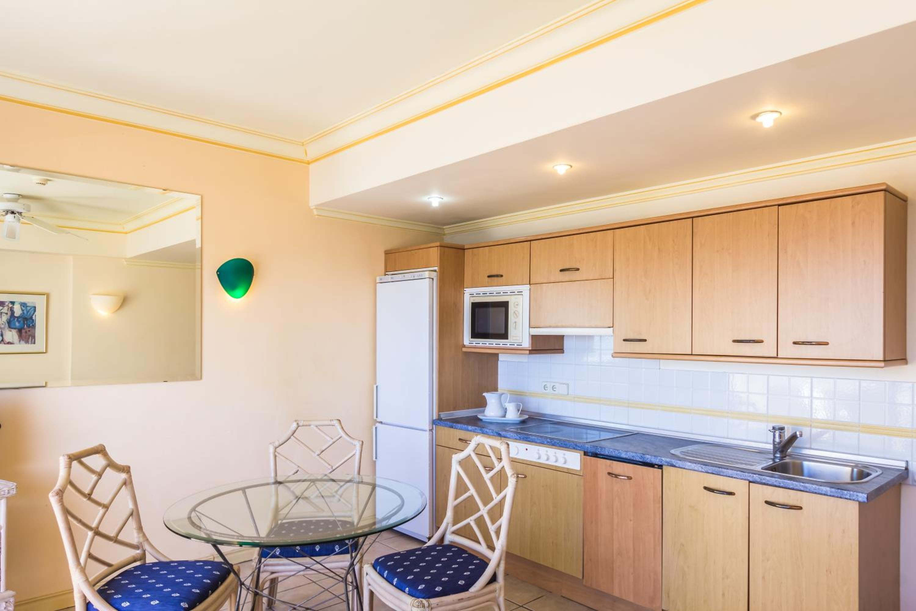 Apartamentos BlueBay Beach Club view 2