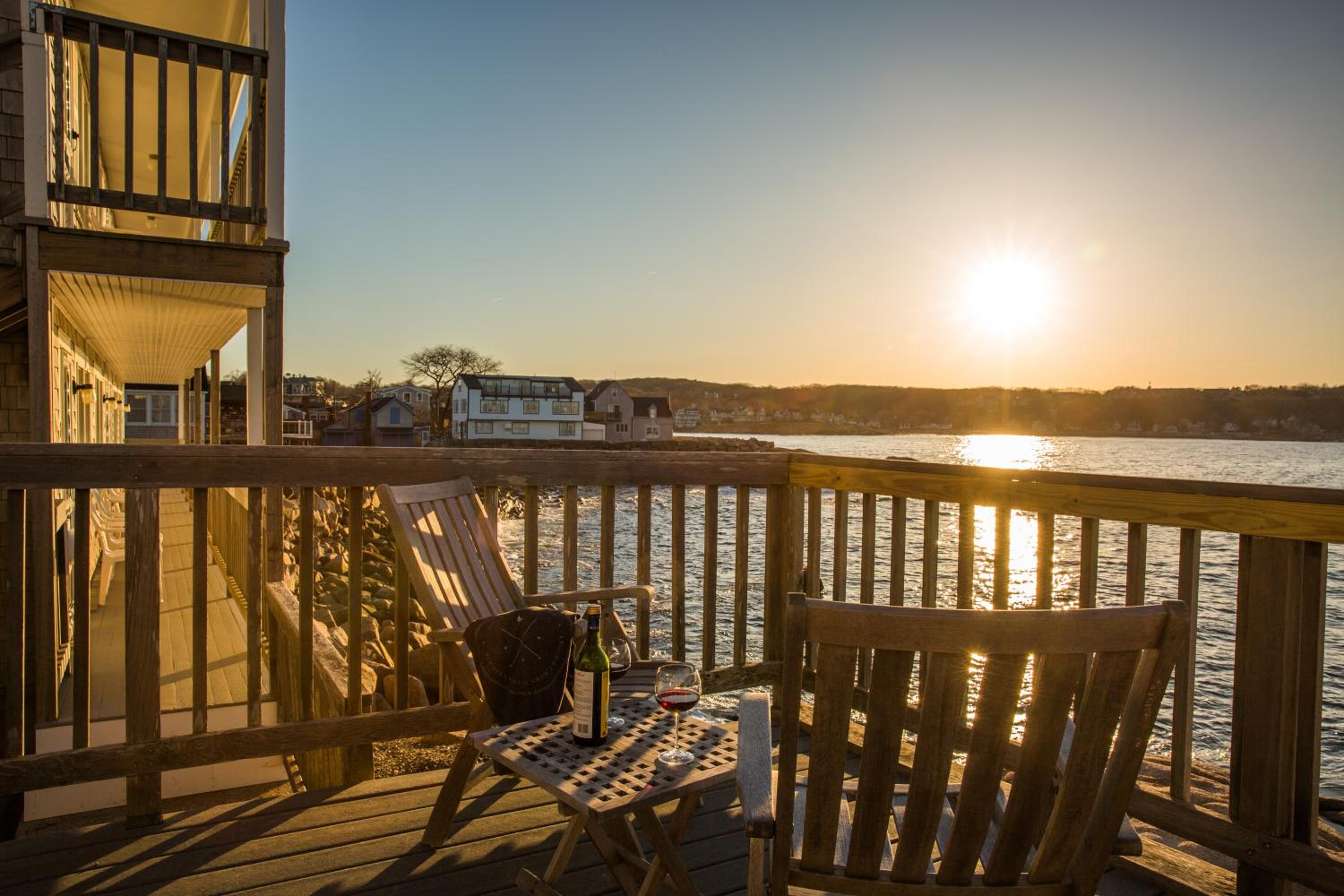 Bearskin Neck Motor Lodge