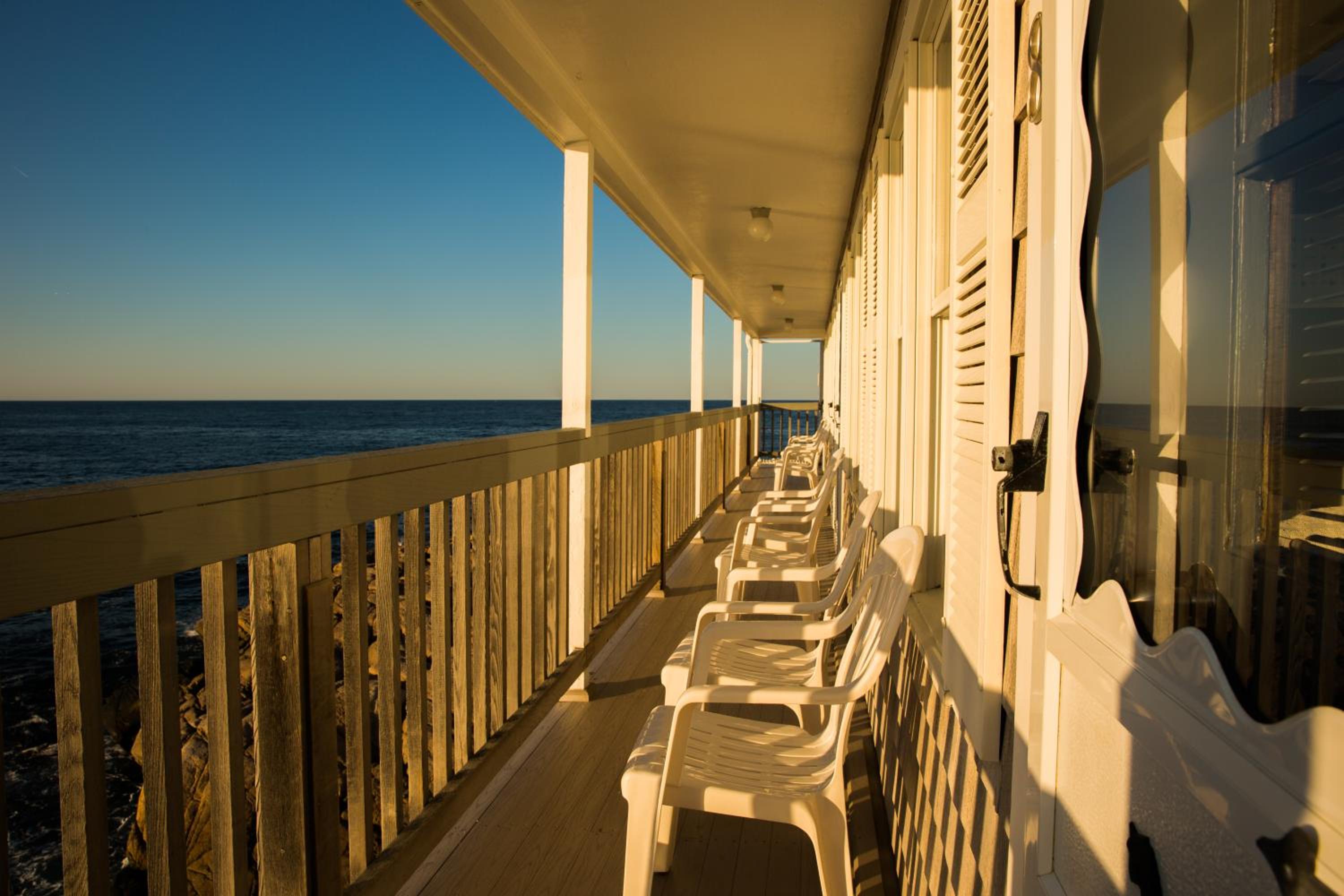 Bearskin Neck Motor Lodge