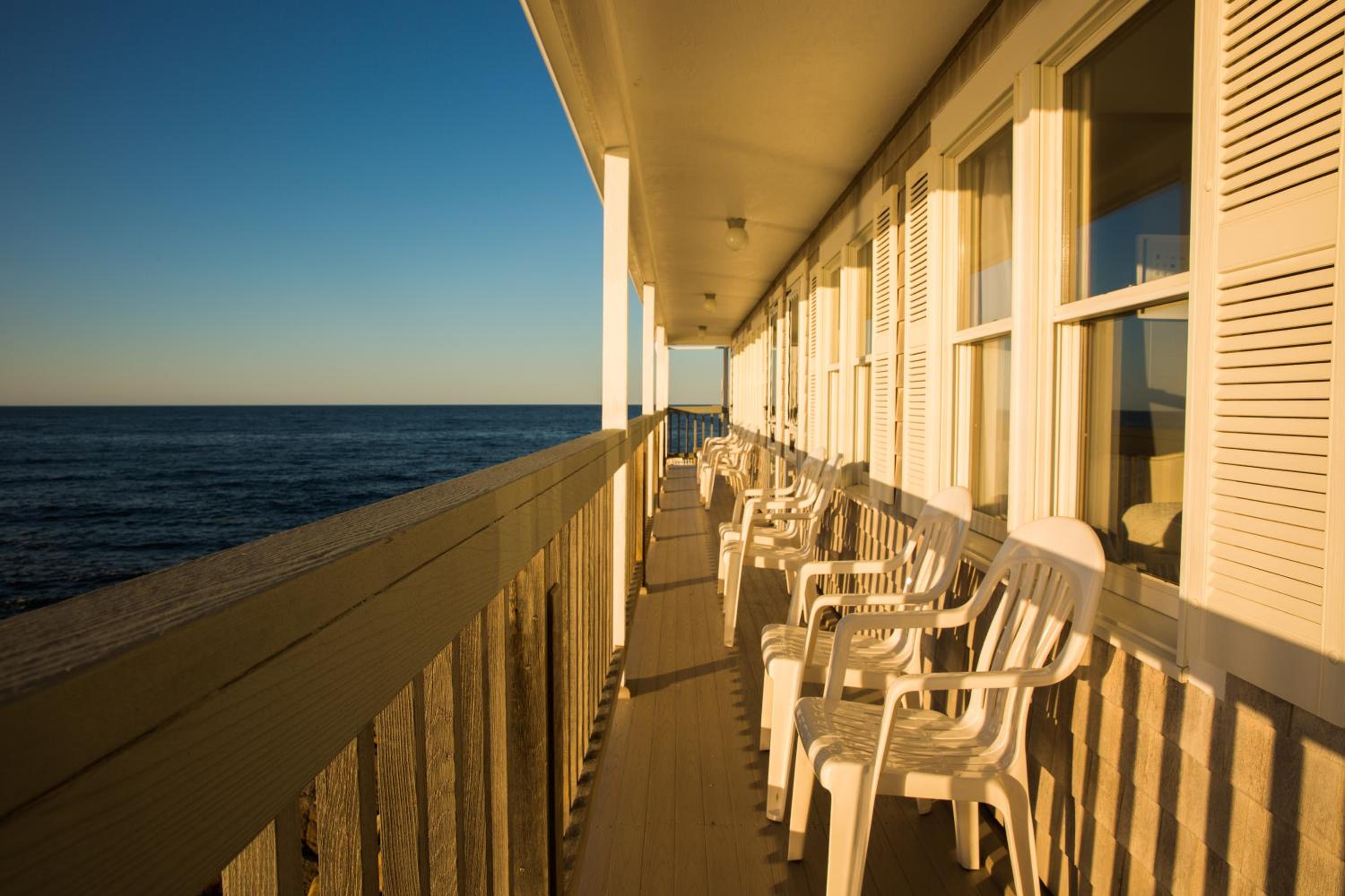 Bearskin Neck Motor Lodge