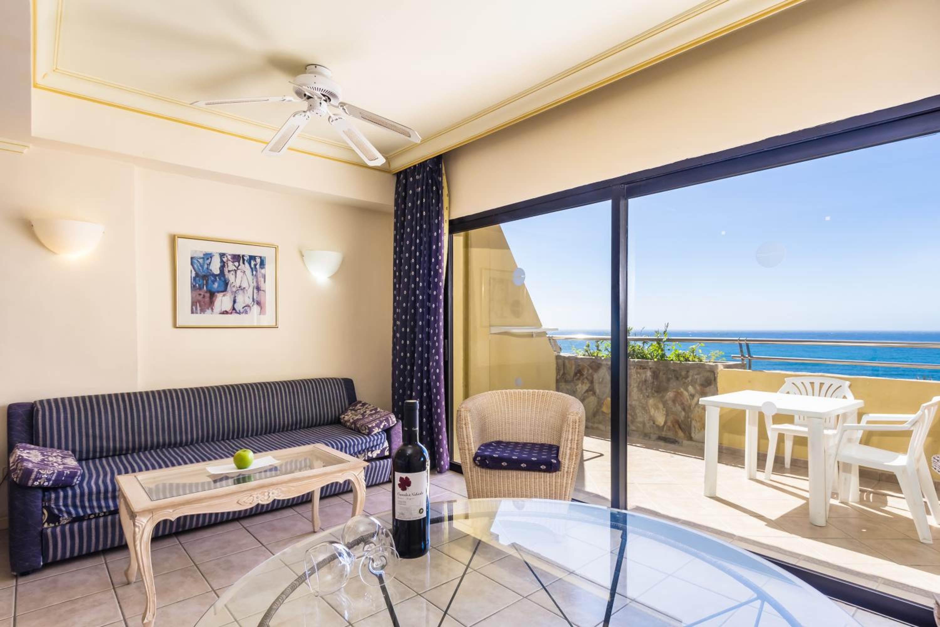 Apartamentos BlueBay Beach Club view 4