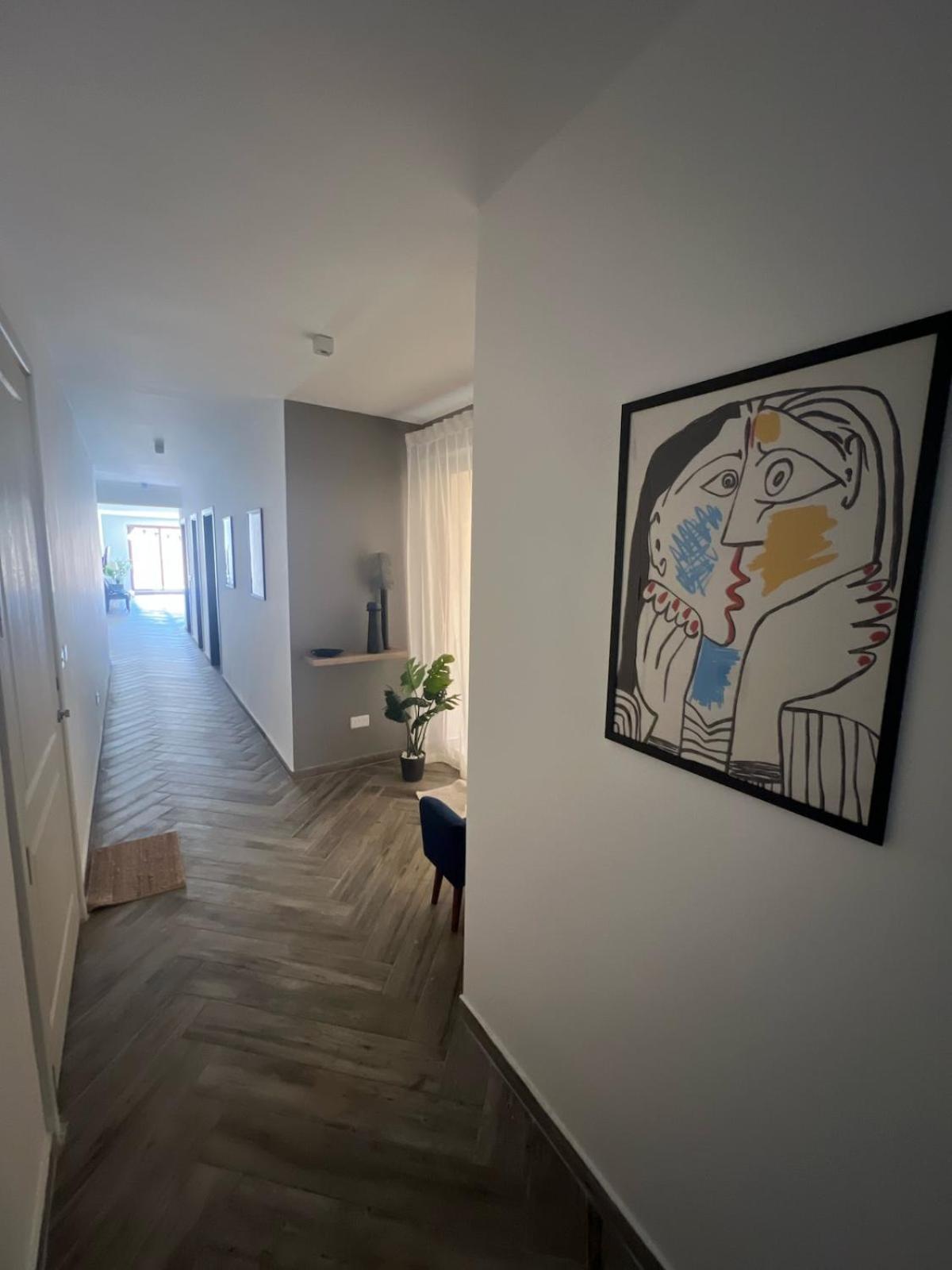 Luxury 3 Bed Apartment with Large Outdoor Pools and Gardens