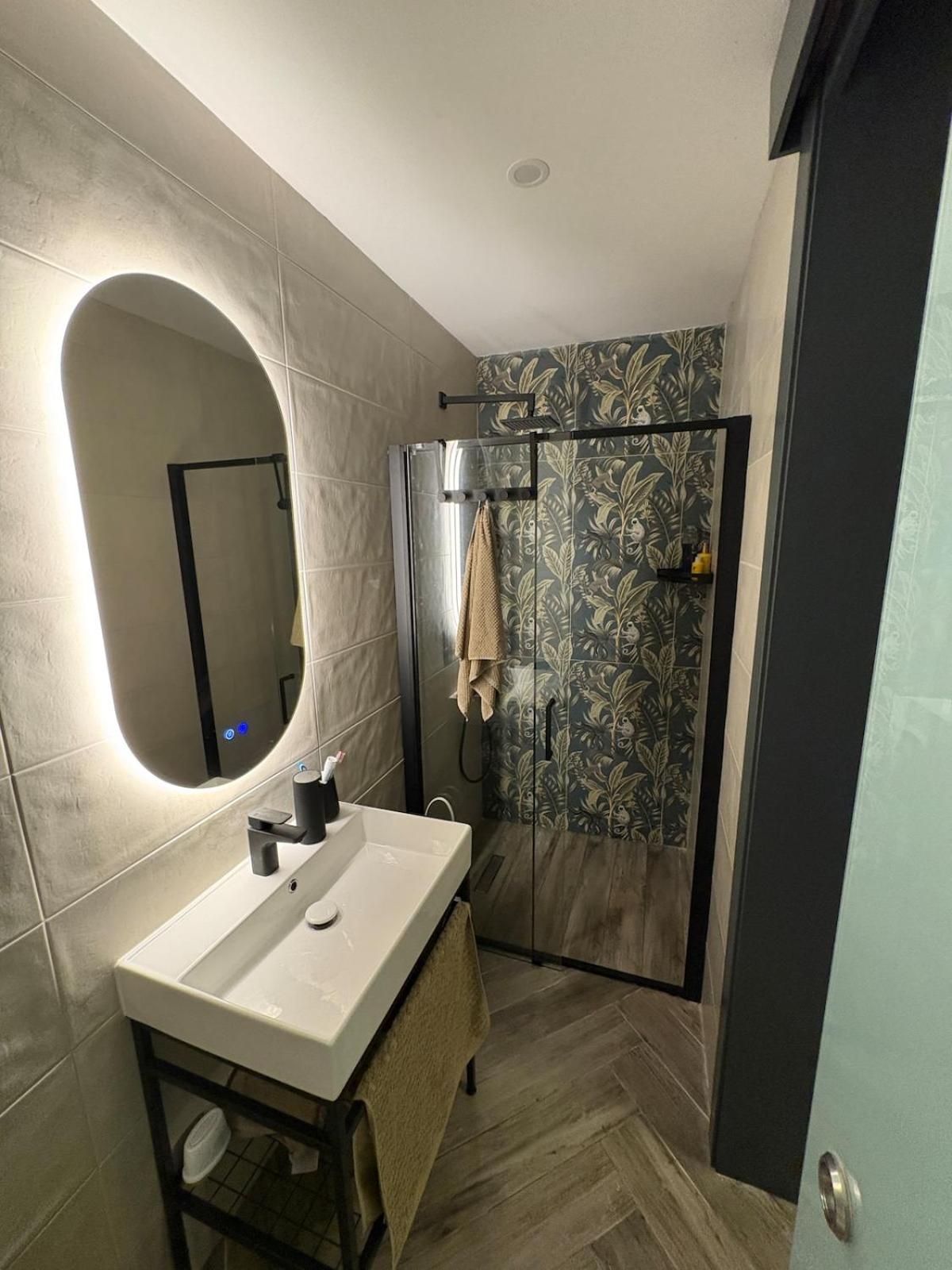 Luxury 3 Bed Apartment with Large Outdoor Pools and Gardens