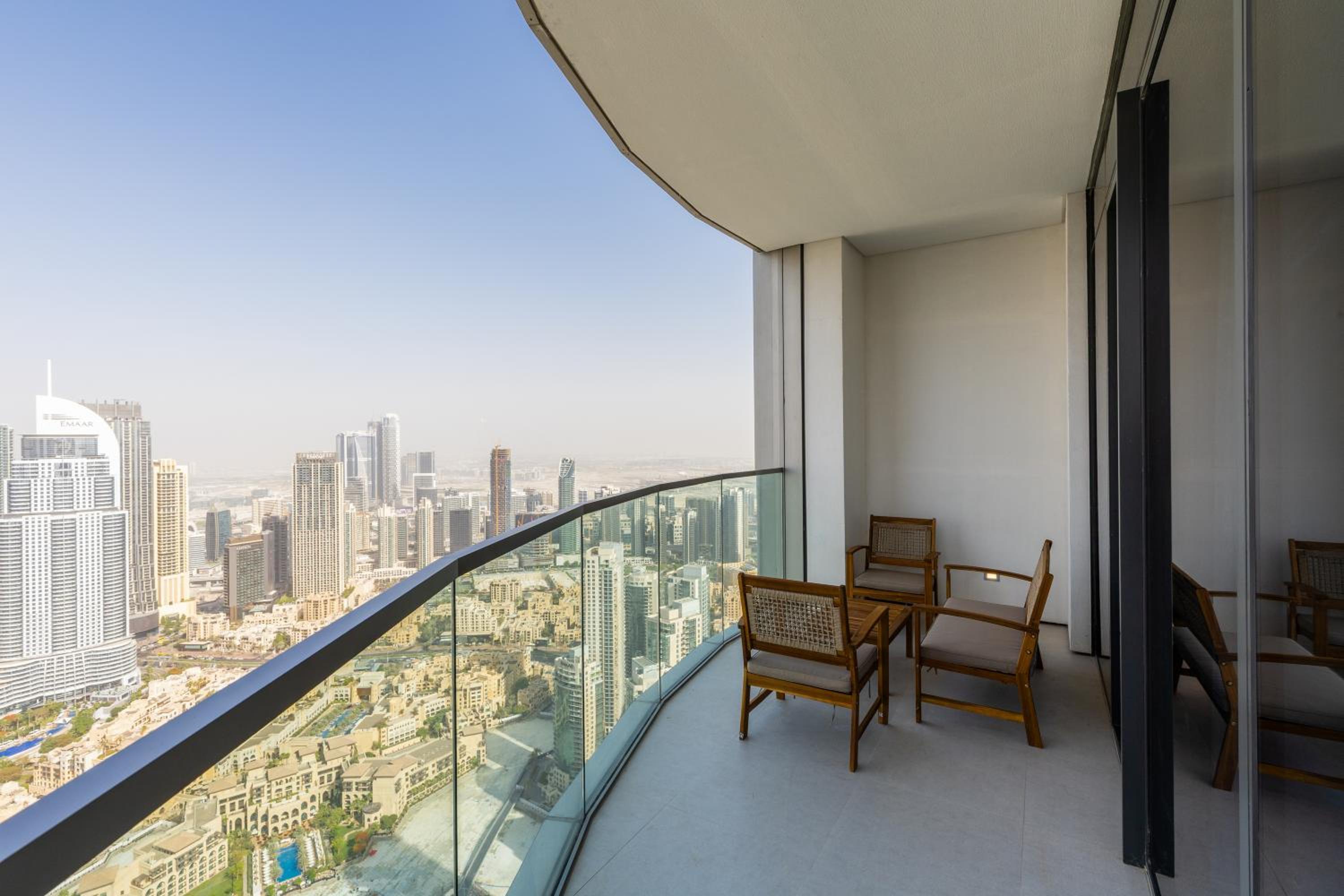 Maison Privee - Sky-High Elegance with Unrivaled Burj Khalifa Views