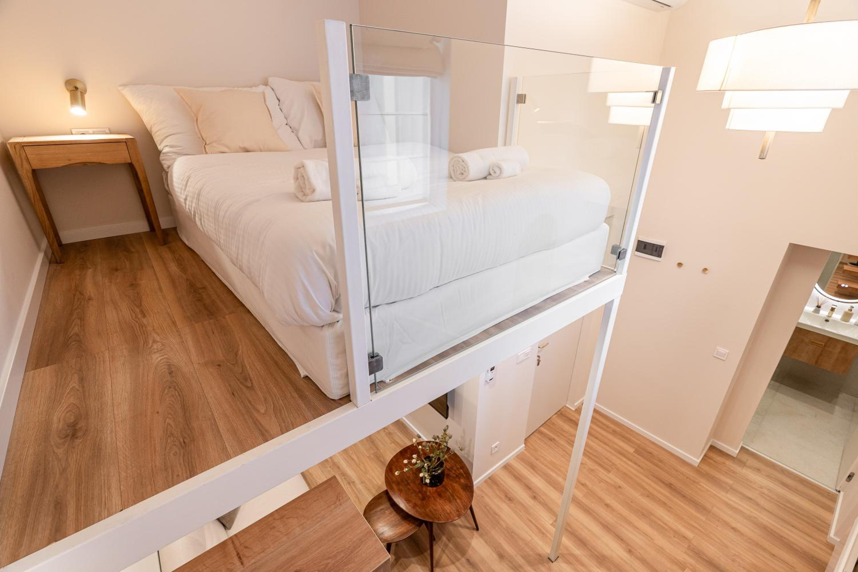 Szerb Boutique Suites, by BQA