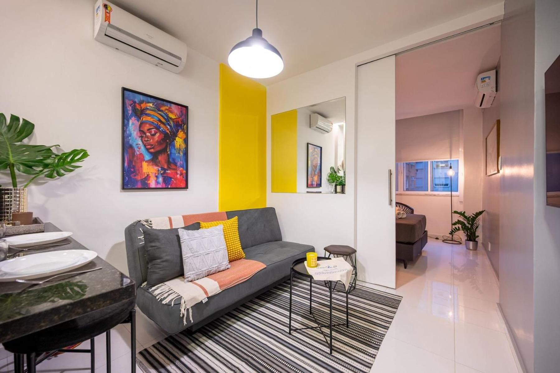 Quarto e sala no posto 6, 2 minutos a pé da praia