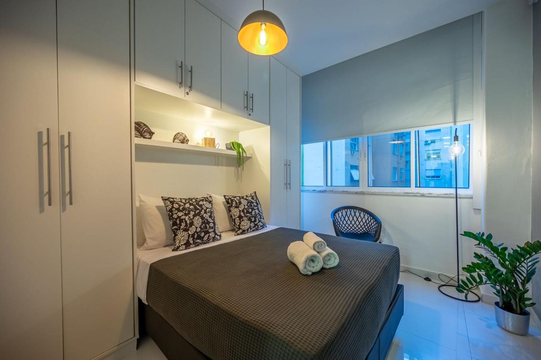 Quarto e sala no posto 6, 2 minutos a pé da praia