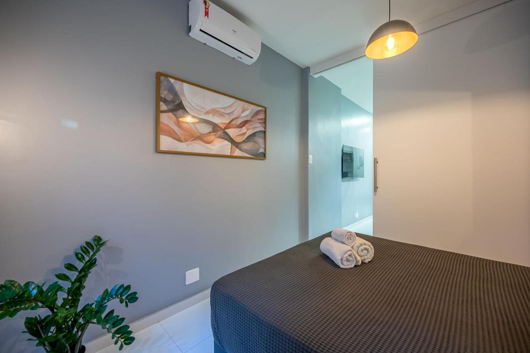 Quarto e sala no posto 6, 2 minutos a pé da praia