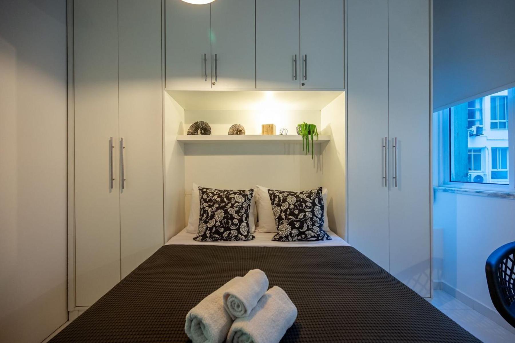 Quarto e sala no posto 6, 2 minutos a pé da praia