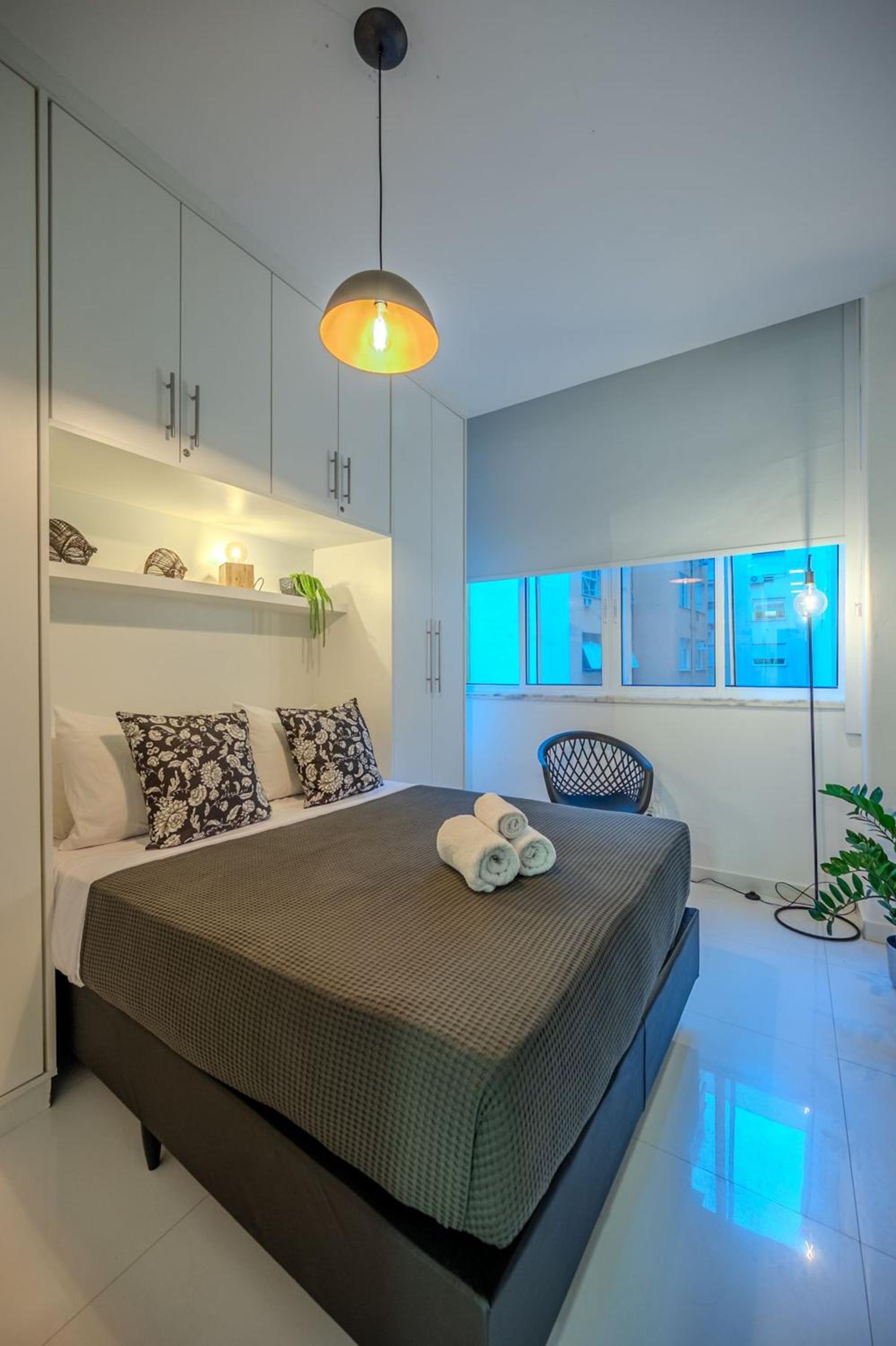 Quarto e sala no posto 6, 2 minutos a pé da praia