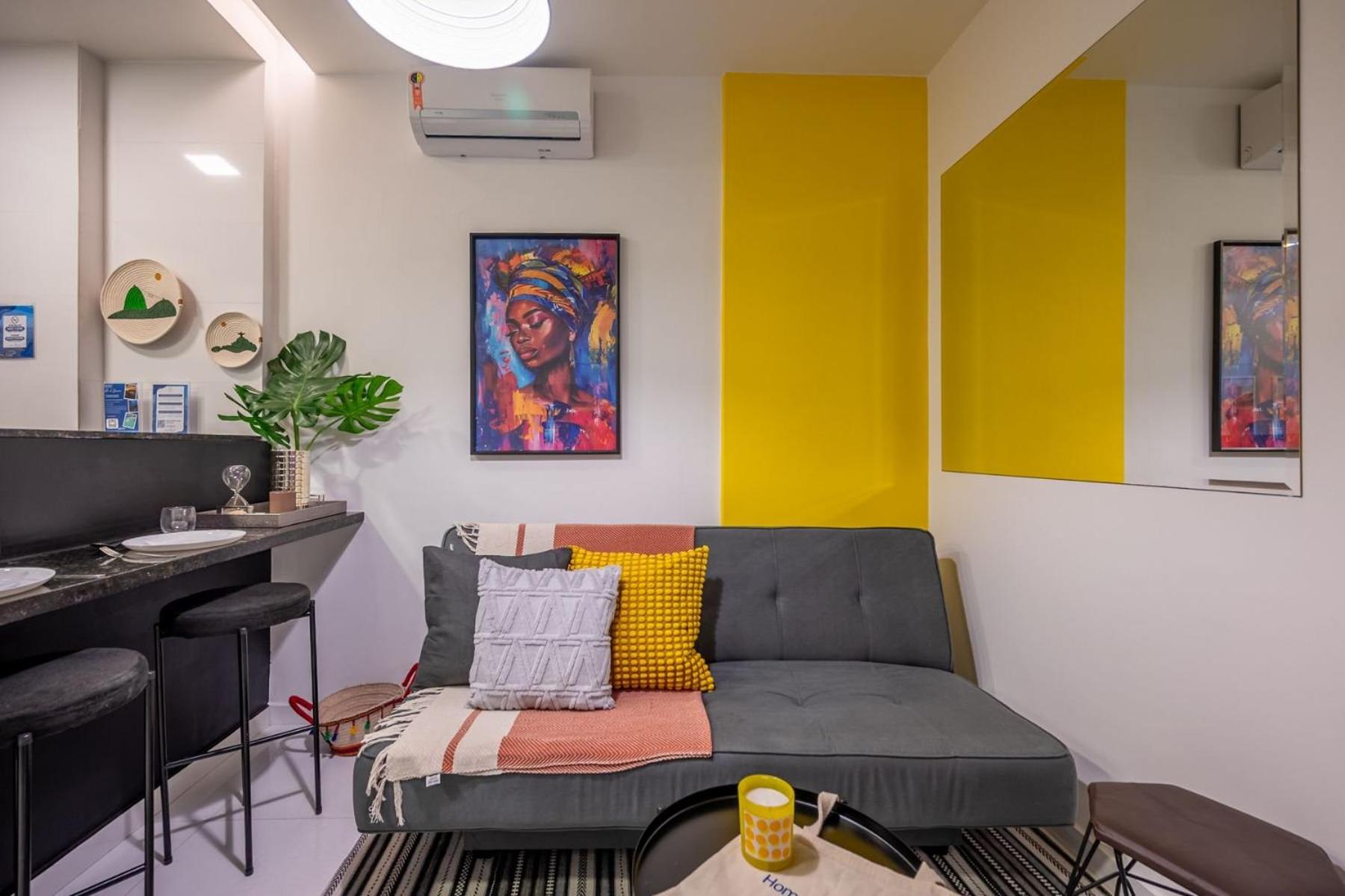 Quarto e sala no posto 6, 2 minutos a pé da praia