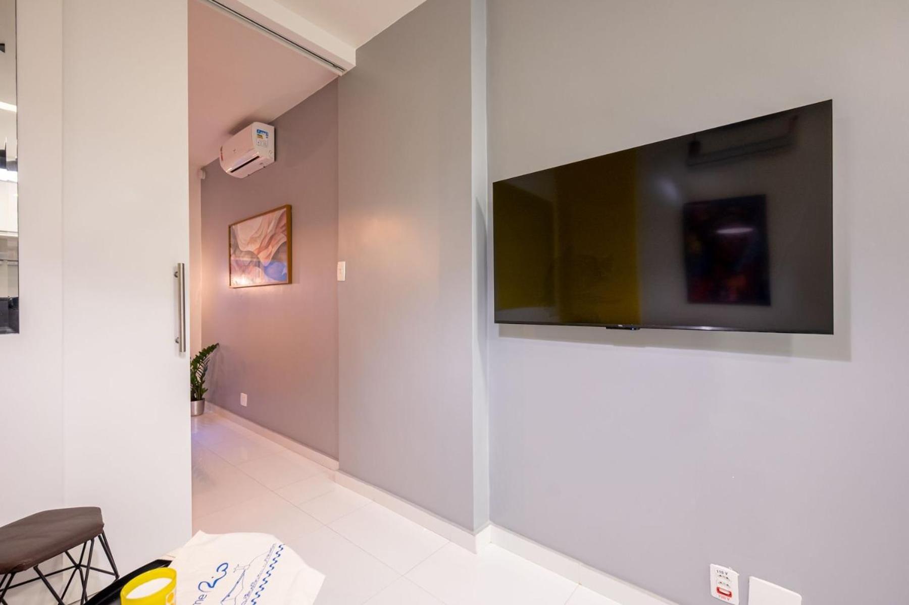 Quarto e sala no posto 6, 2 minutos a pé da praia