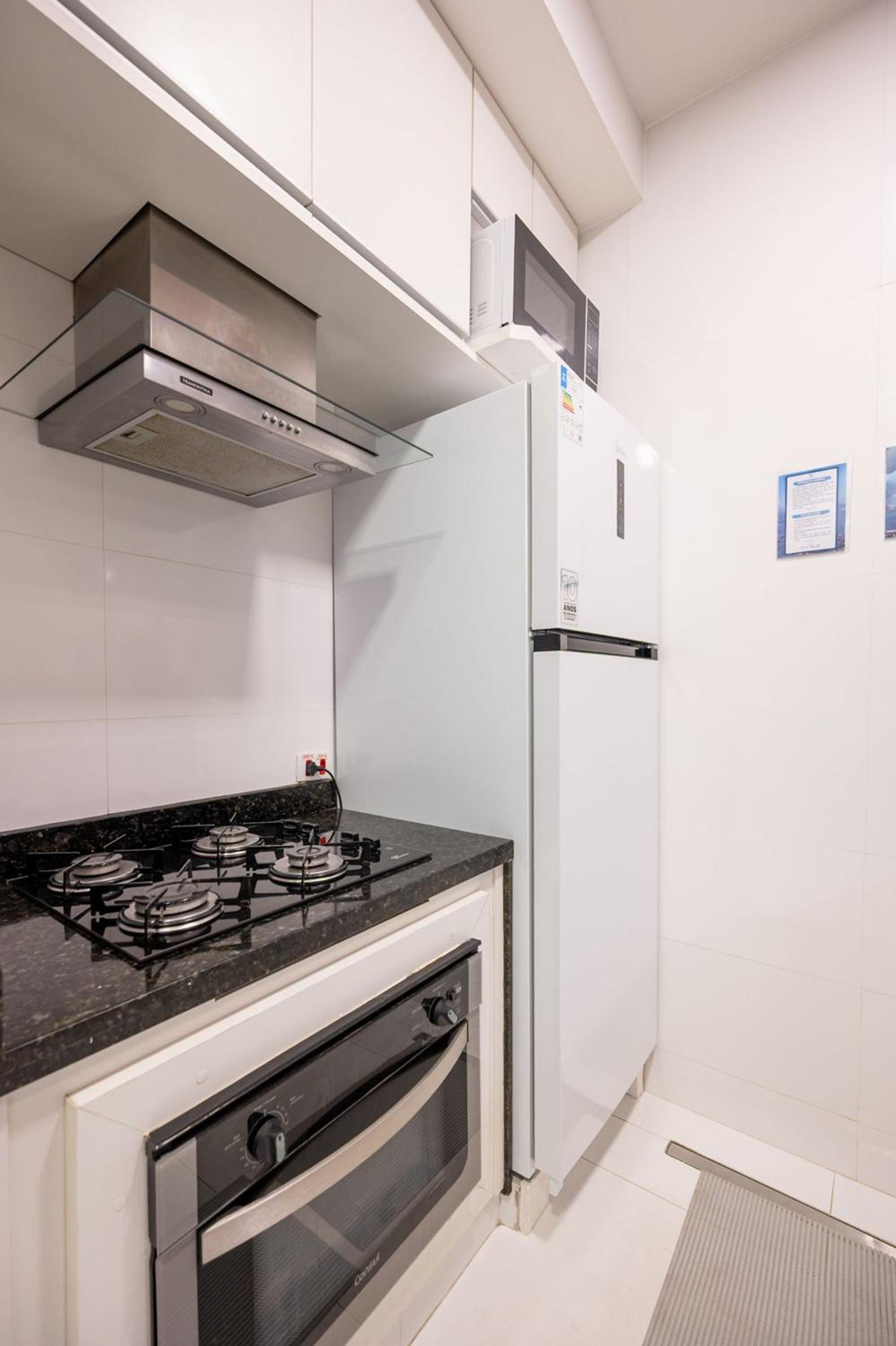 Quarto e sala no posto 6, 2 minutos a pé da praia