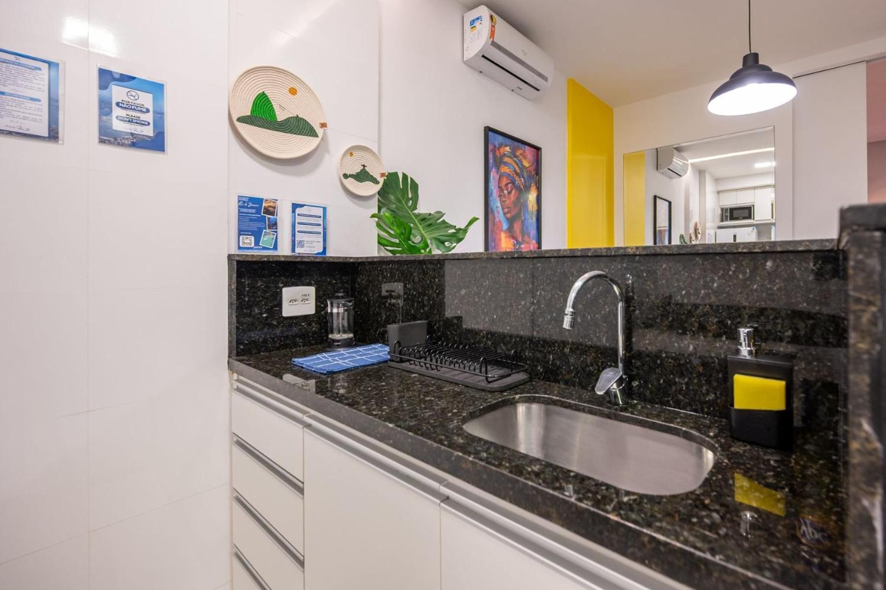 Quarto e sala no posto 6, 2 minutos a pé da praia