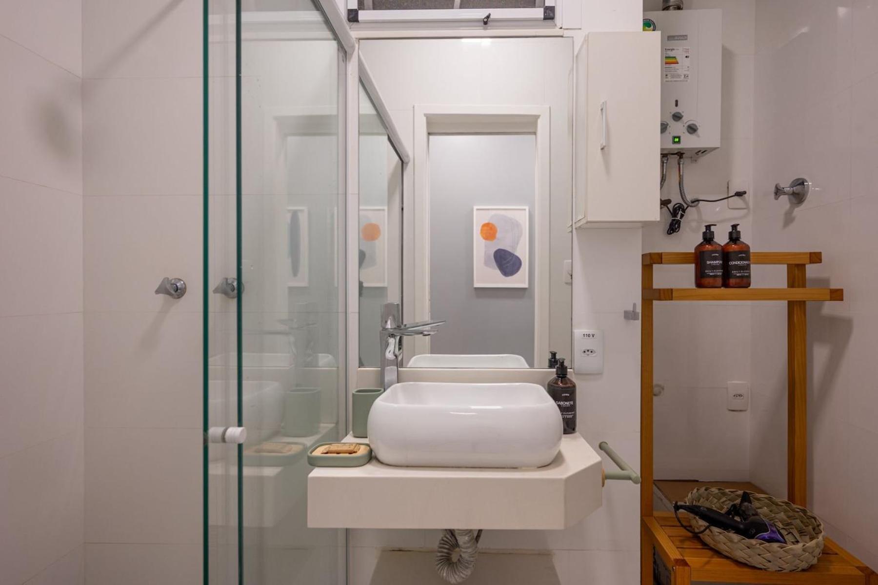 Quarto e sala no posto 6, 2 minutos a pé da praia