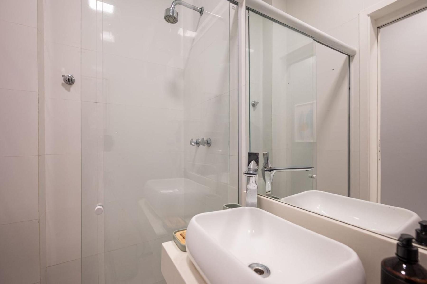 Quarto e sala no posto 6, 2 minutos a pé da praia