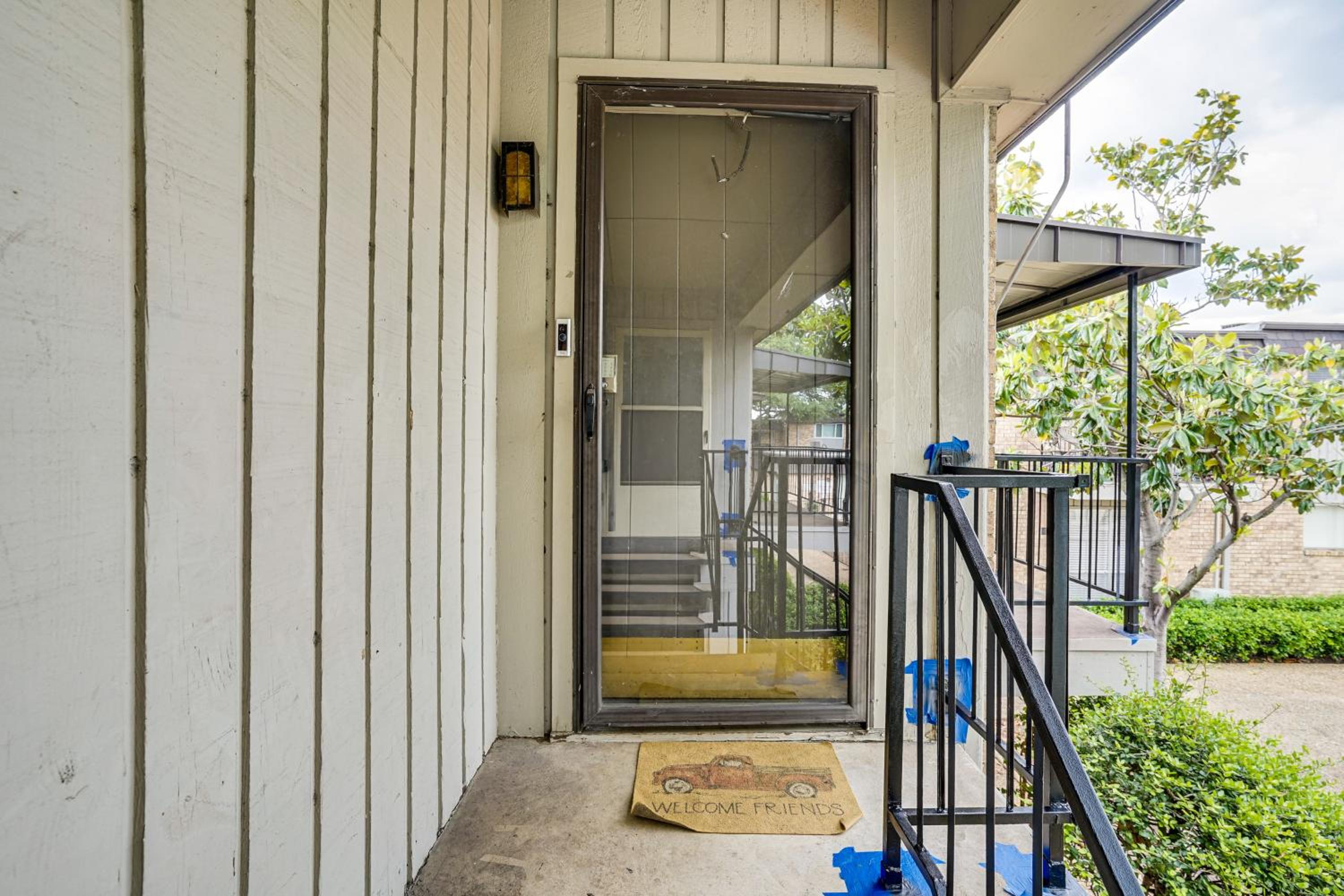 Condo 9 Mi to Dtwn Dallas BBQ By the Pool!