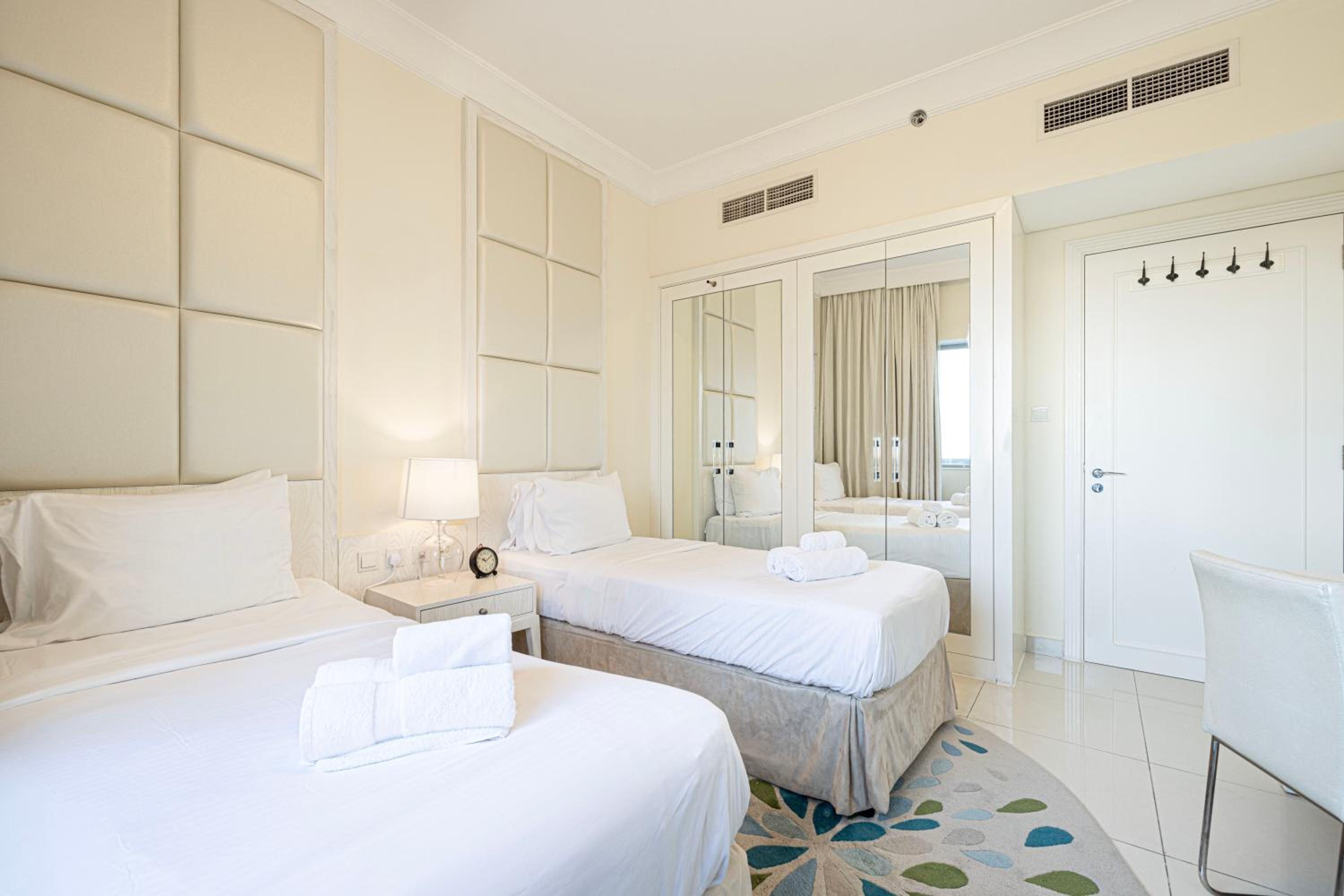 Damac Maison Mall Street! 2 Bedroom, 1-minute to Dubai Mall!