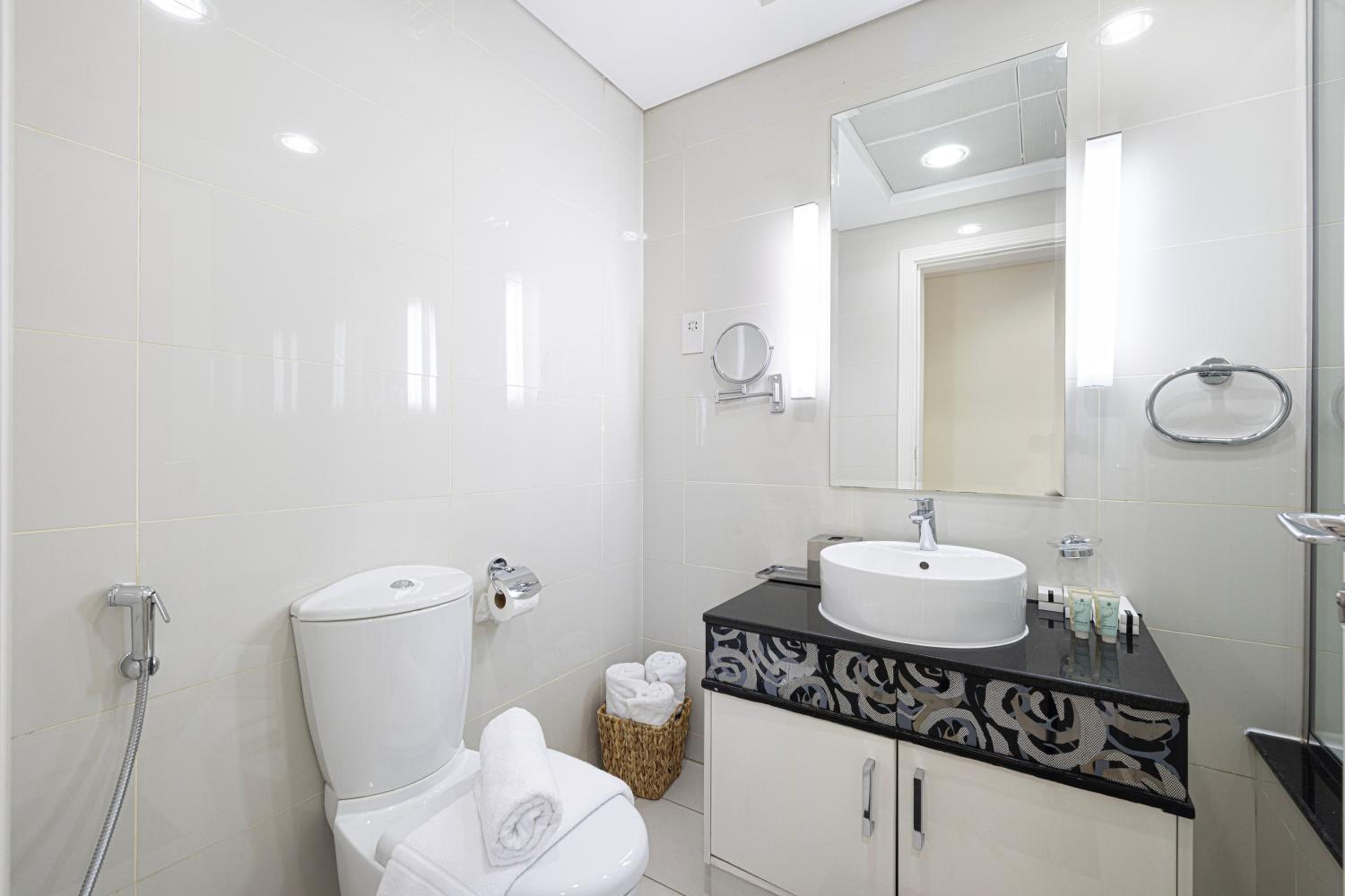 Damac Maison Mall Street! 2 Bedroom, 1-minute to Dubai Mall!