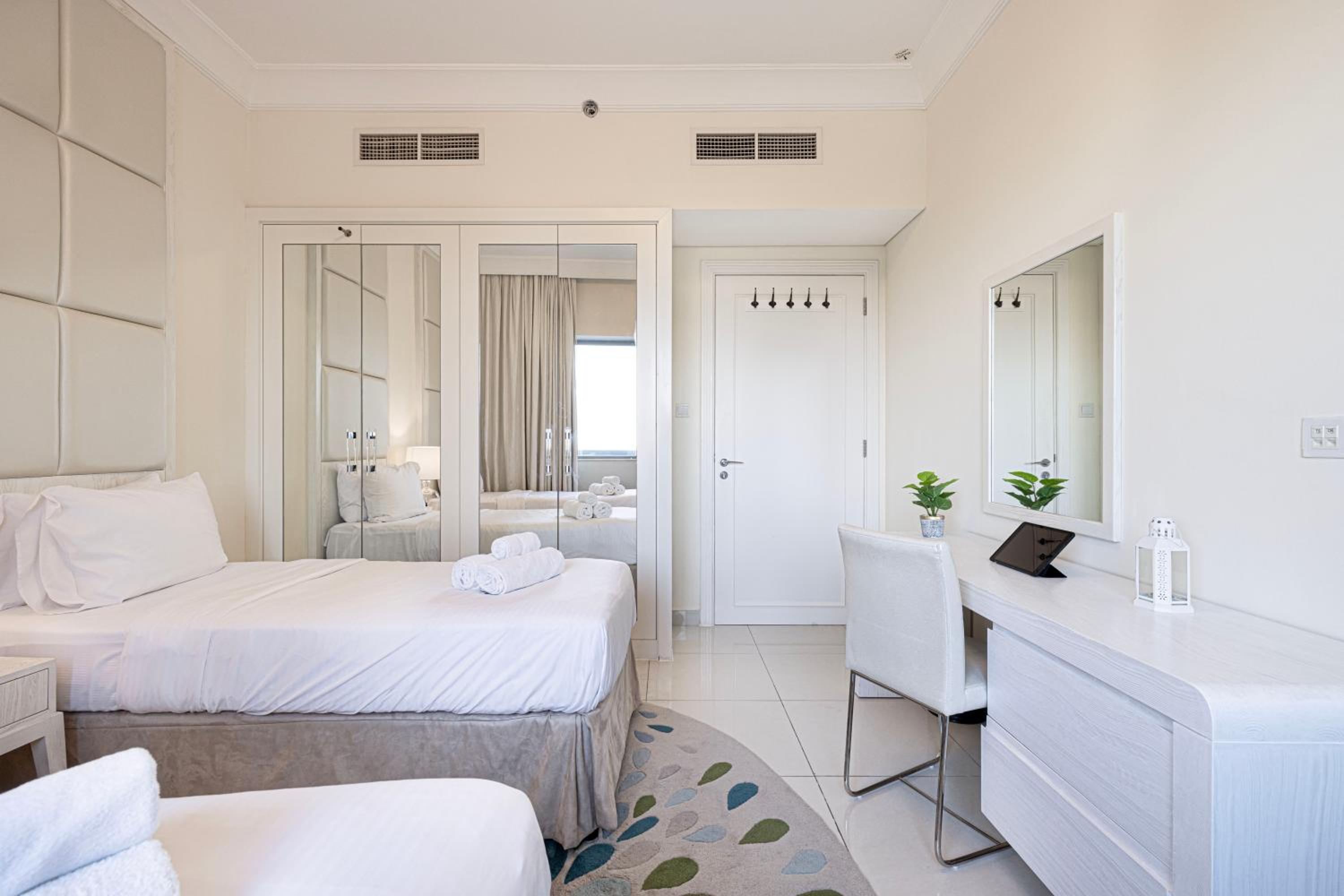 Damac Maison Mall Street! 2 Bedroom, 1-minute to Dubai Mall!