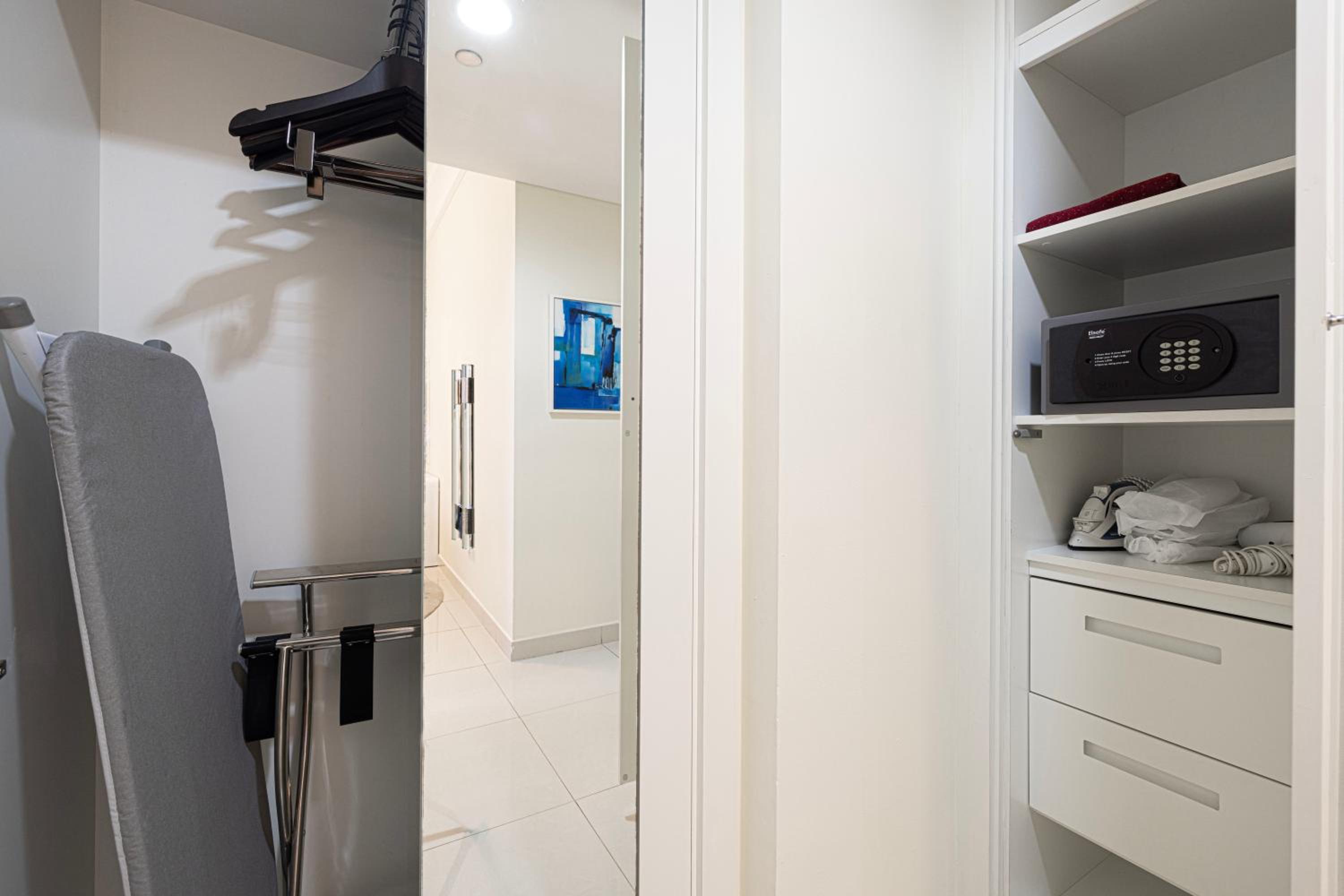 Damac Maison Mall Street! 2 Bedroom, 1-minute to Dubai Mall!
