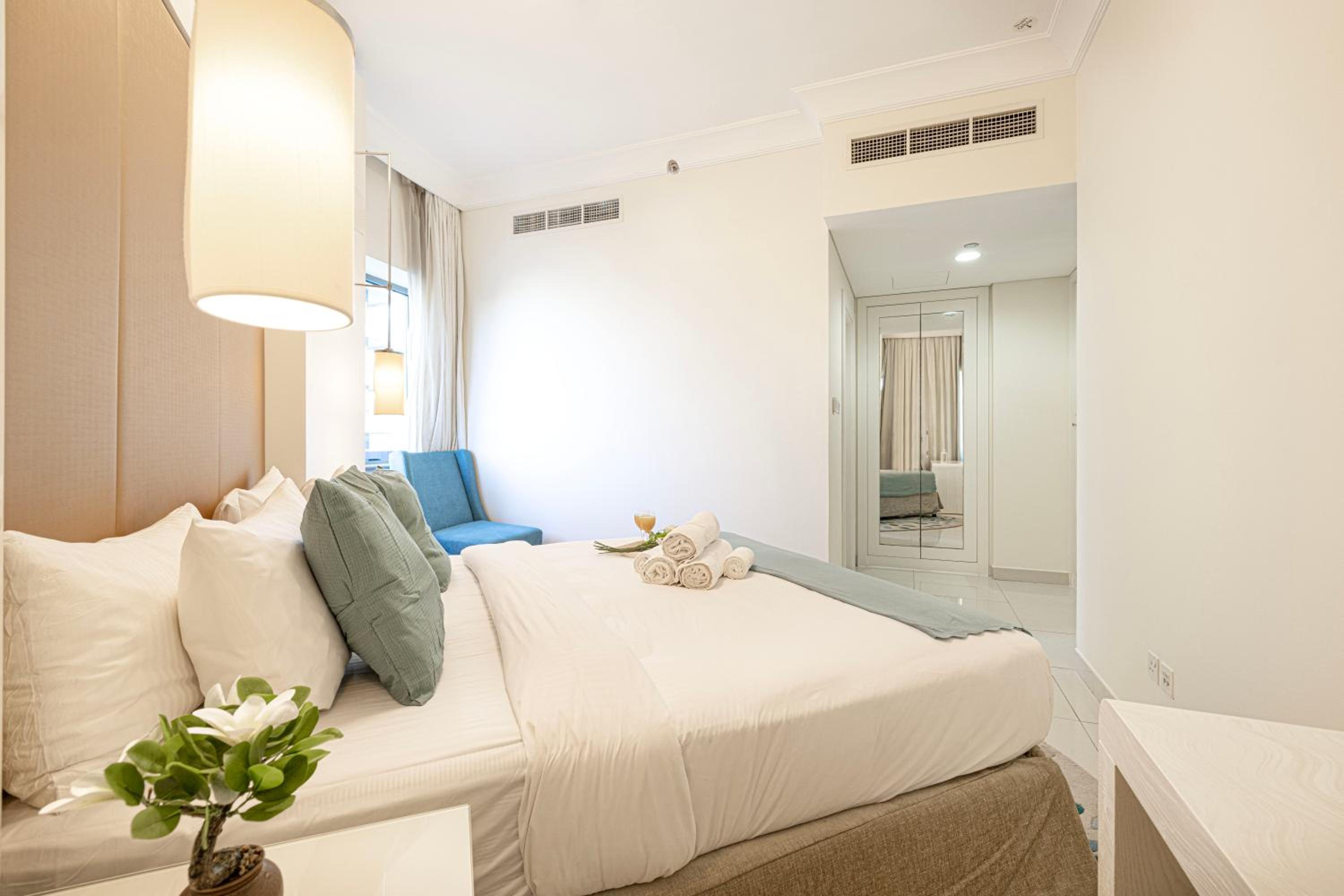 Damac Maison Mall Street! 2 Bedroom, 1-minute to Dubai Mall!