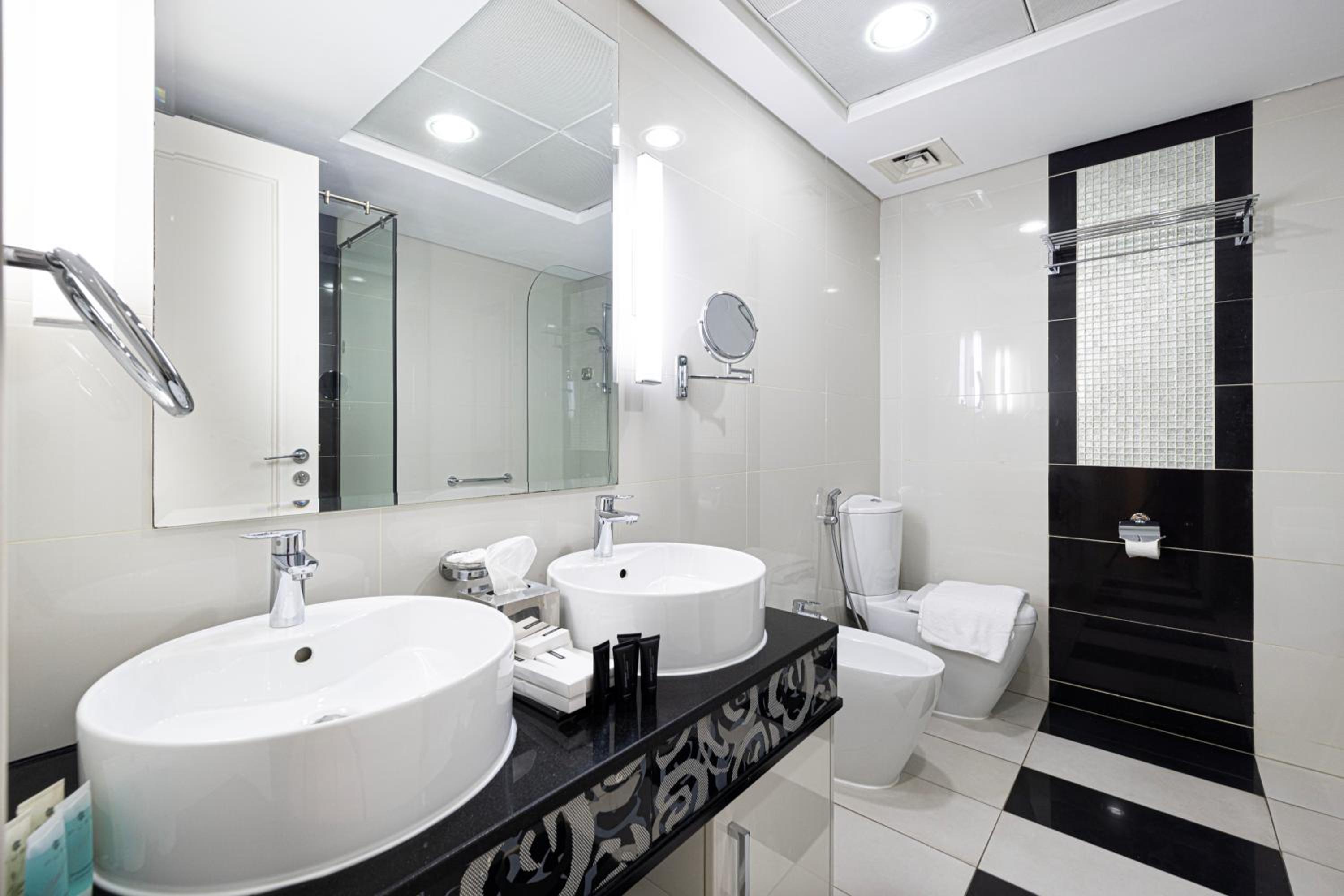 Damac Maison Mall Street! 2 Bedroom, 1-minute to Dubai Mall!