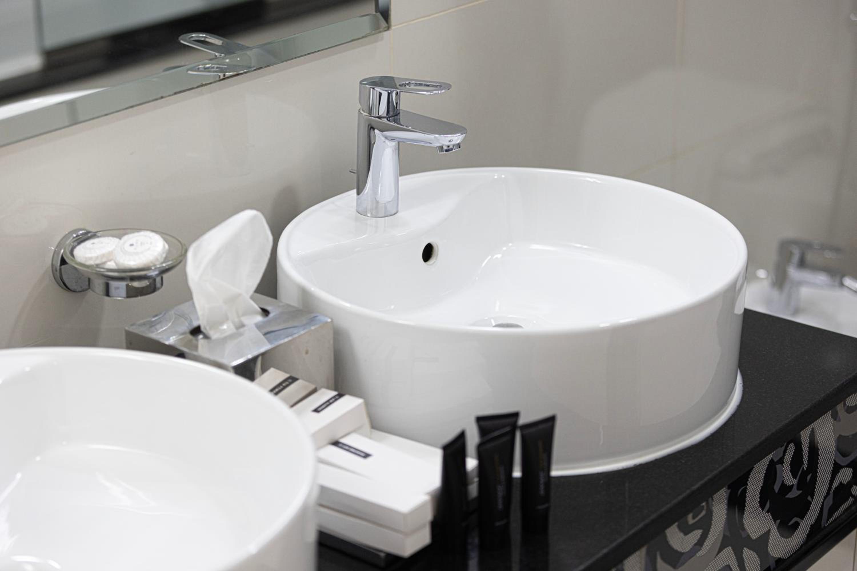 Damac Maison Mall Street! 2 Bedroom, 1-minute to Dubai Mall!