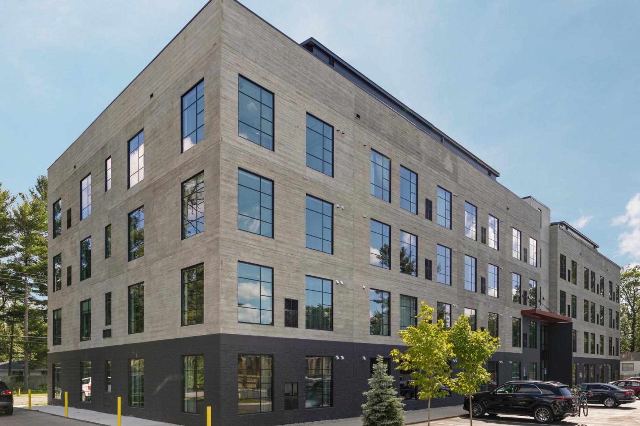Eclectic Condo with Hot Tubs and E-Bikes