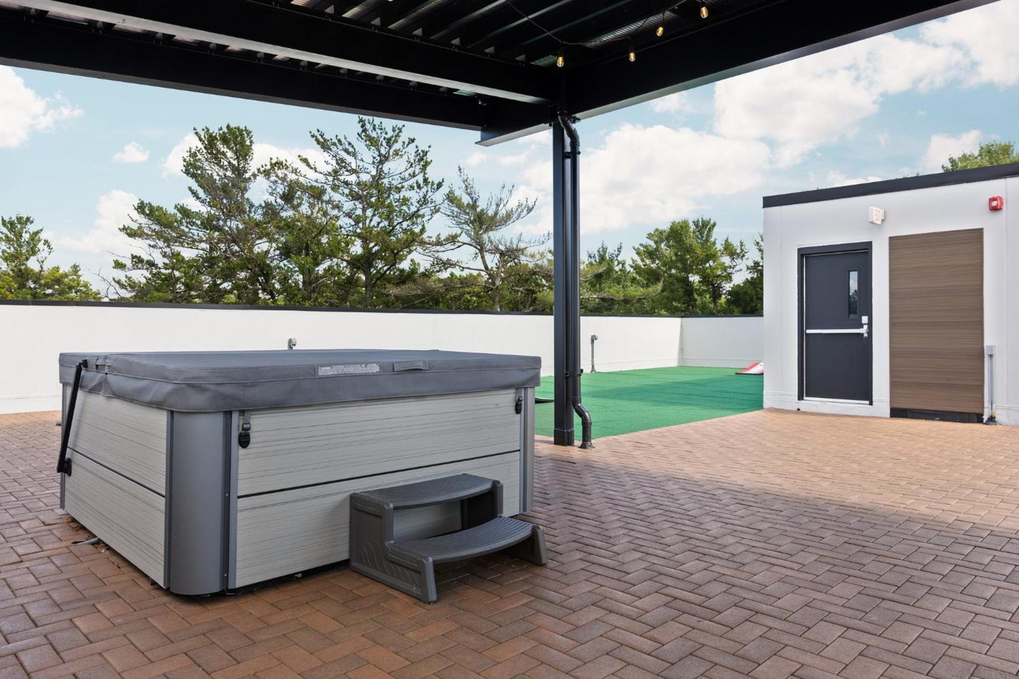 Eclectic Condo with Hot Tubs and E-Bikes