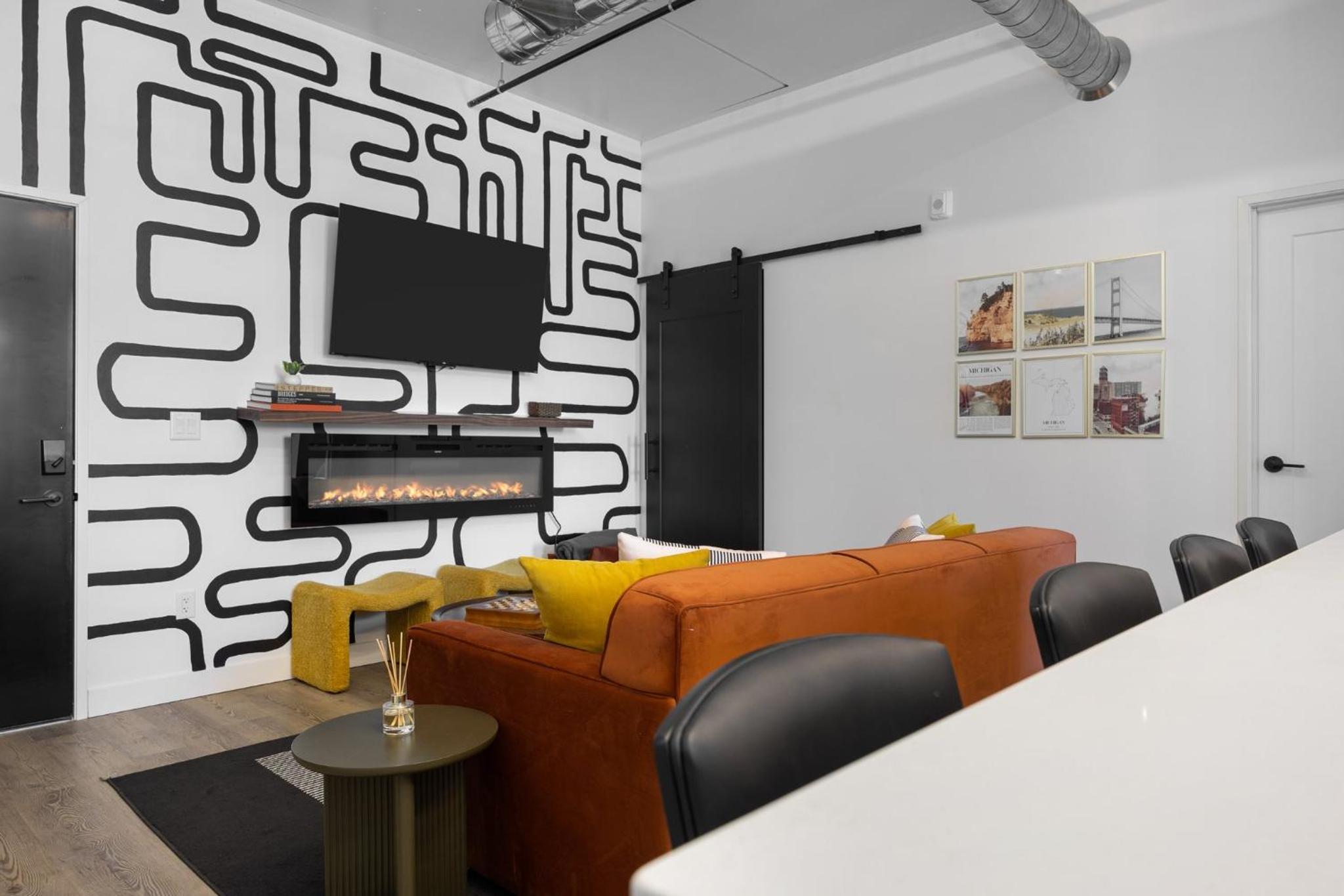 Eclectic Condo with Hot Tubs and E-Bikes
