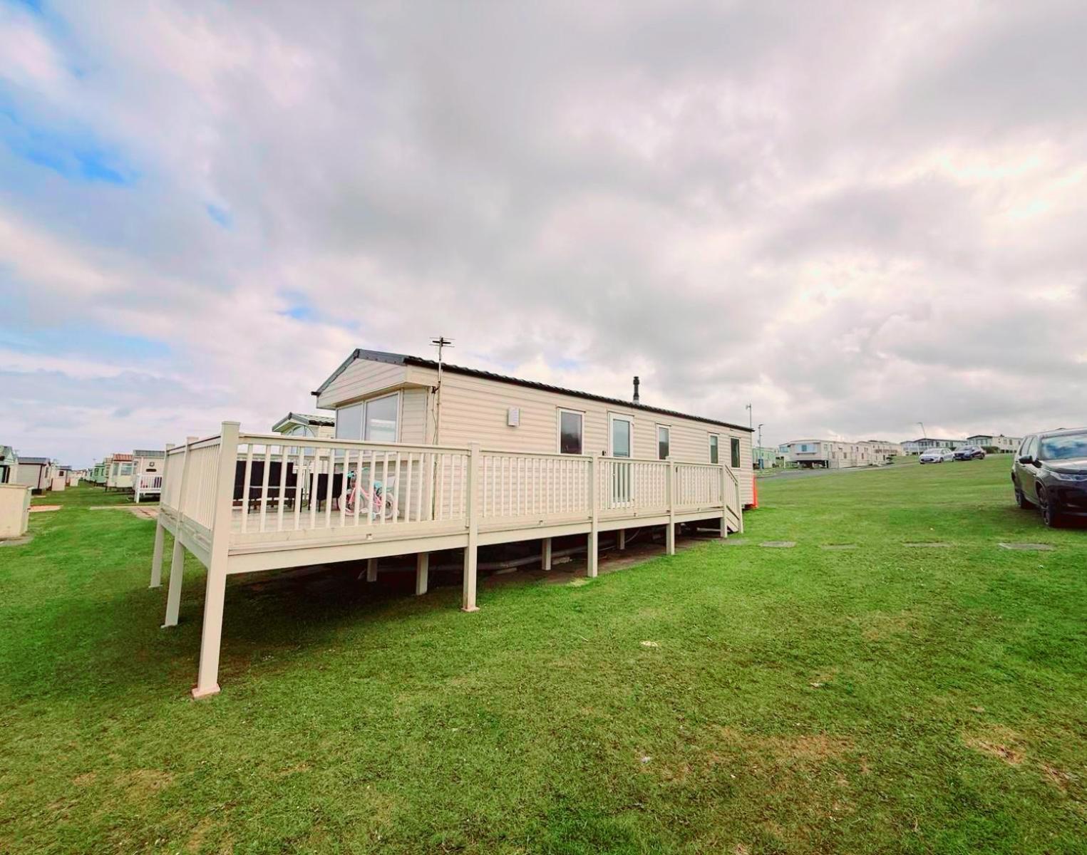 Sea Bliss Beachfront Caravan, 2 Bed King Ensuite, Sleeps 6, Wrap Decking, Crimdon Dene