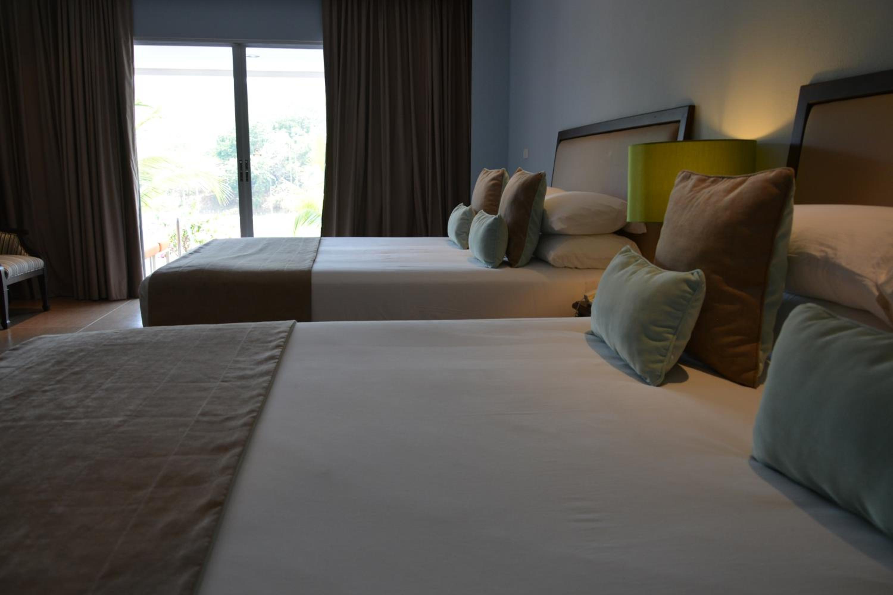 Sir James Resort