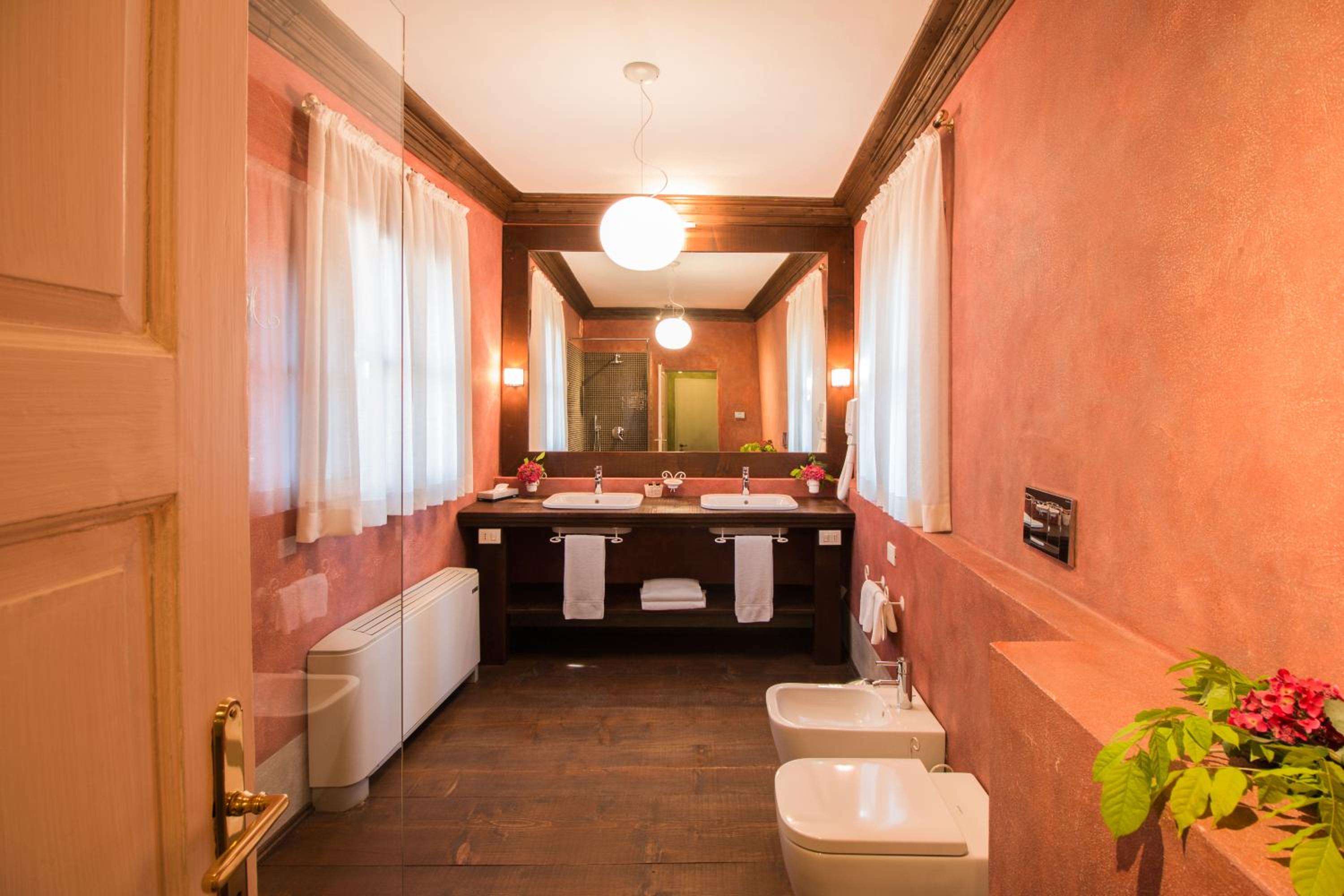 Palazzo Castiglioni luxury suite and rooms view 5