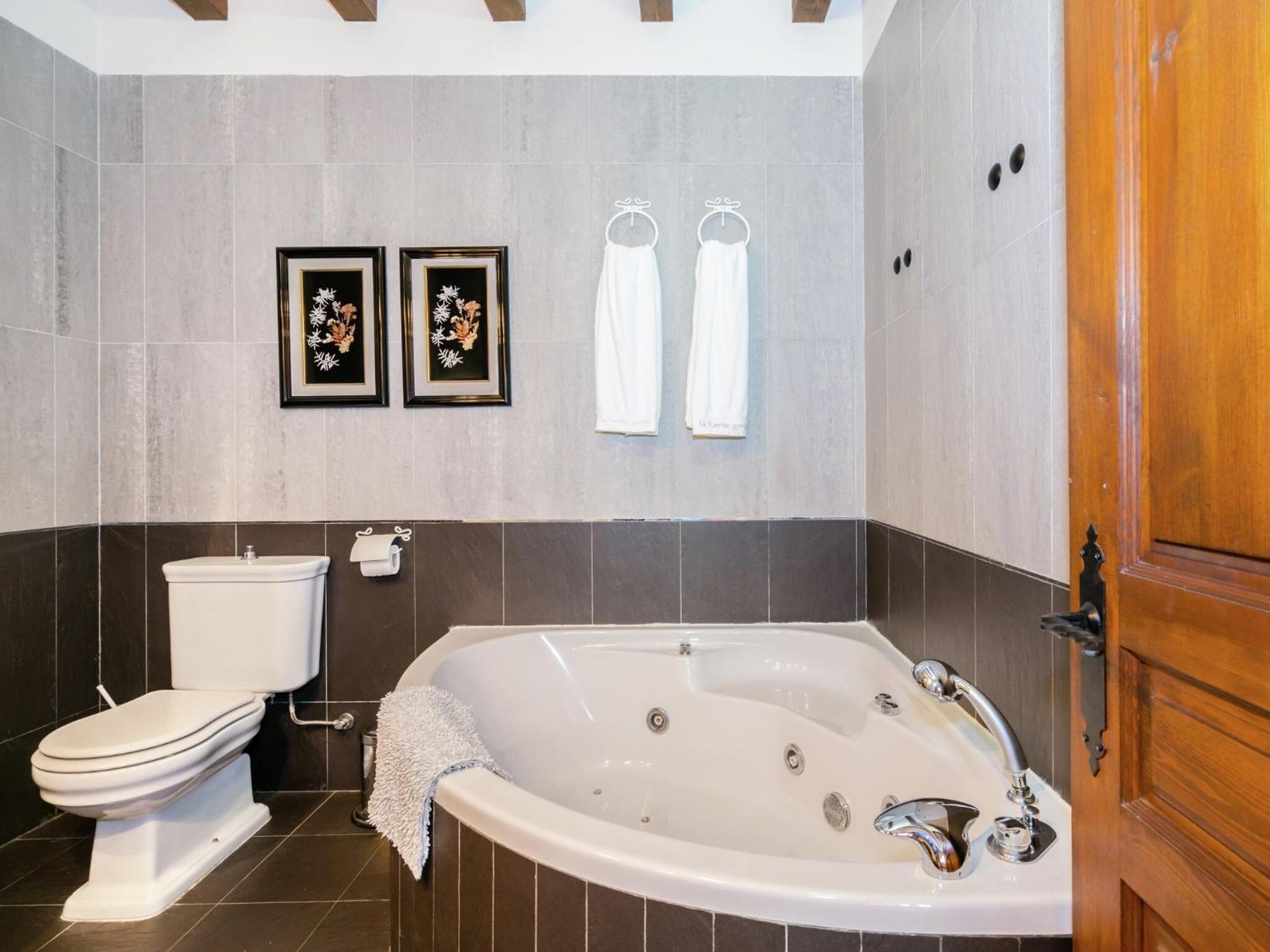 Cottage in Navas de Estena with Pool & Jacuzzi