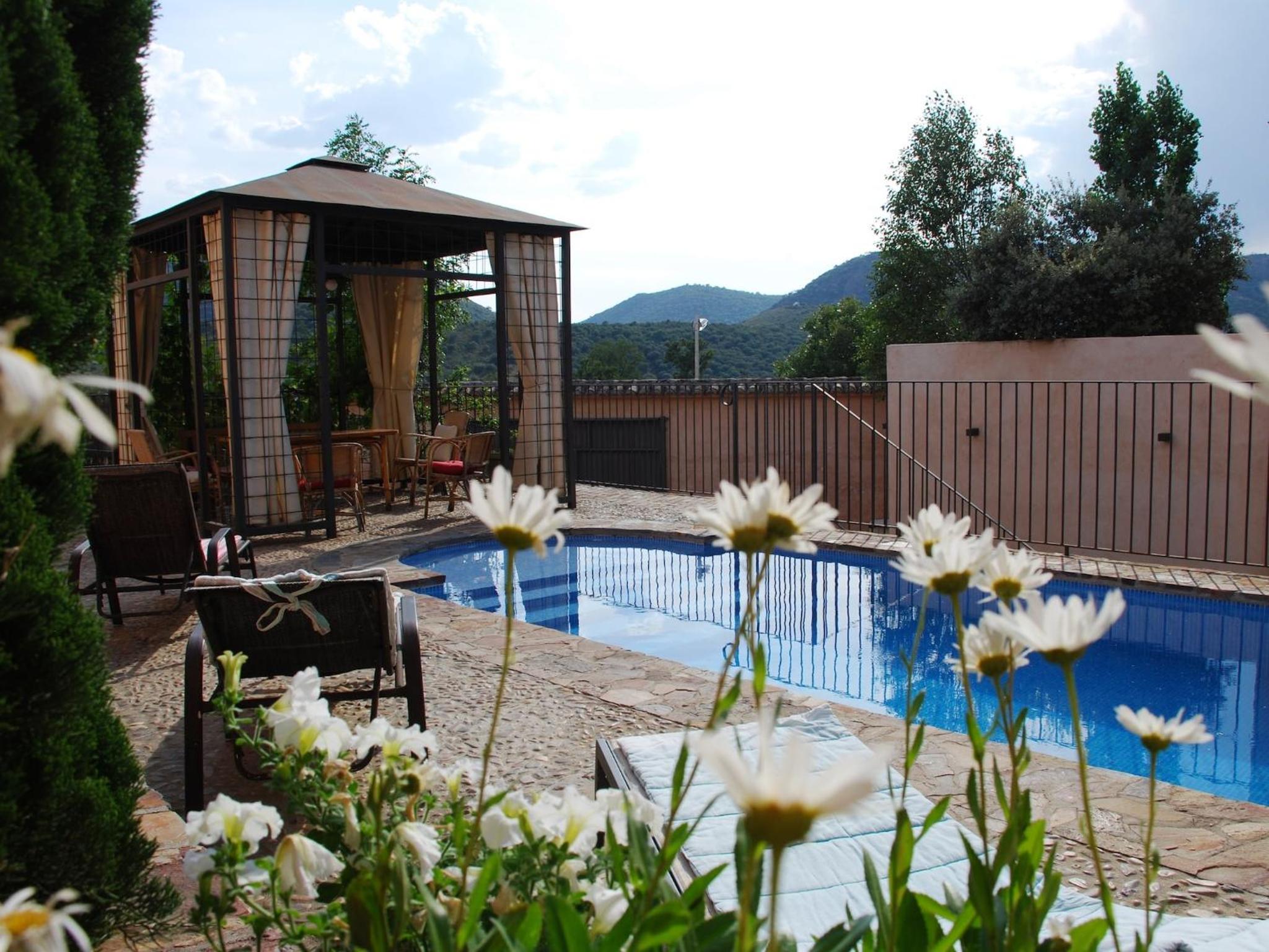Cottage in Navas de Estena with Pool & Jacuzzi